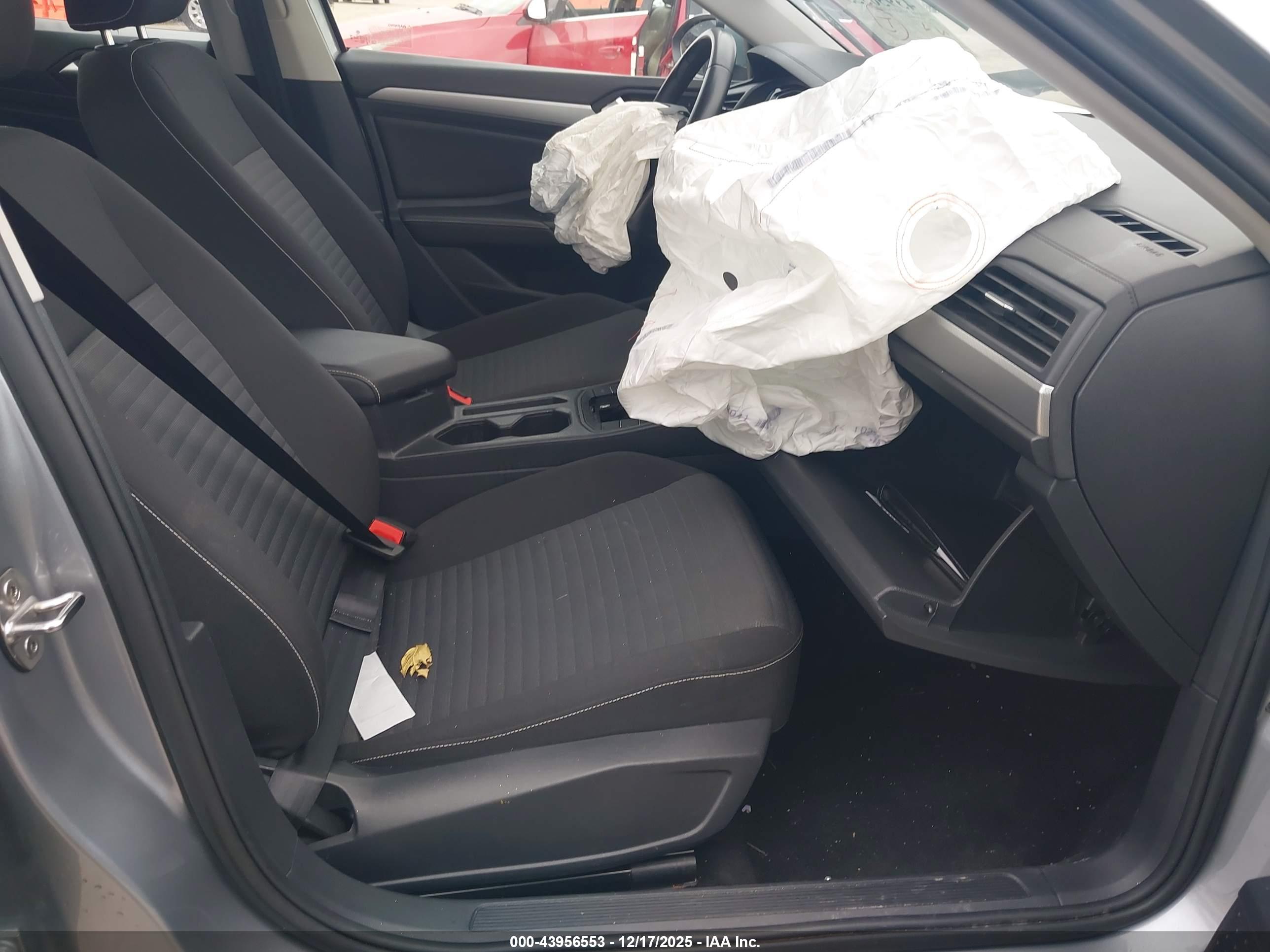 VOLKSWAGEN JETTA image 5