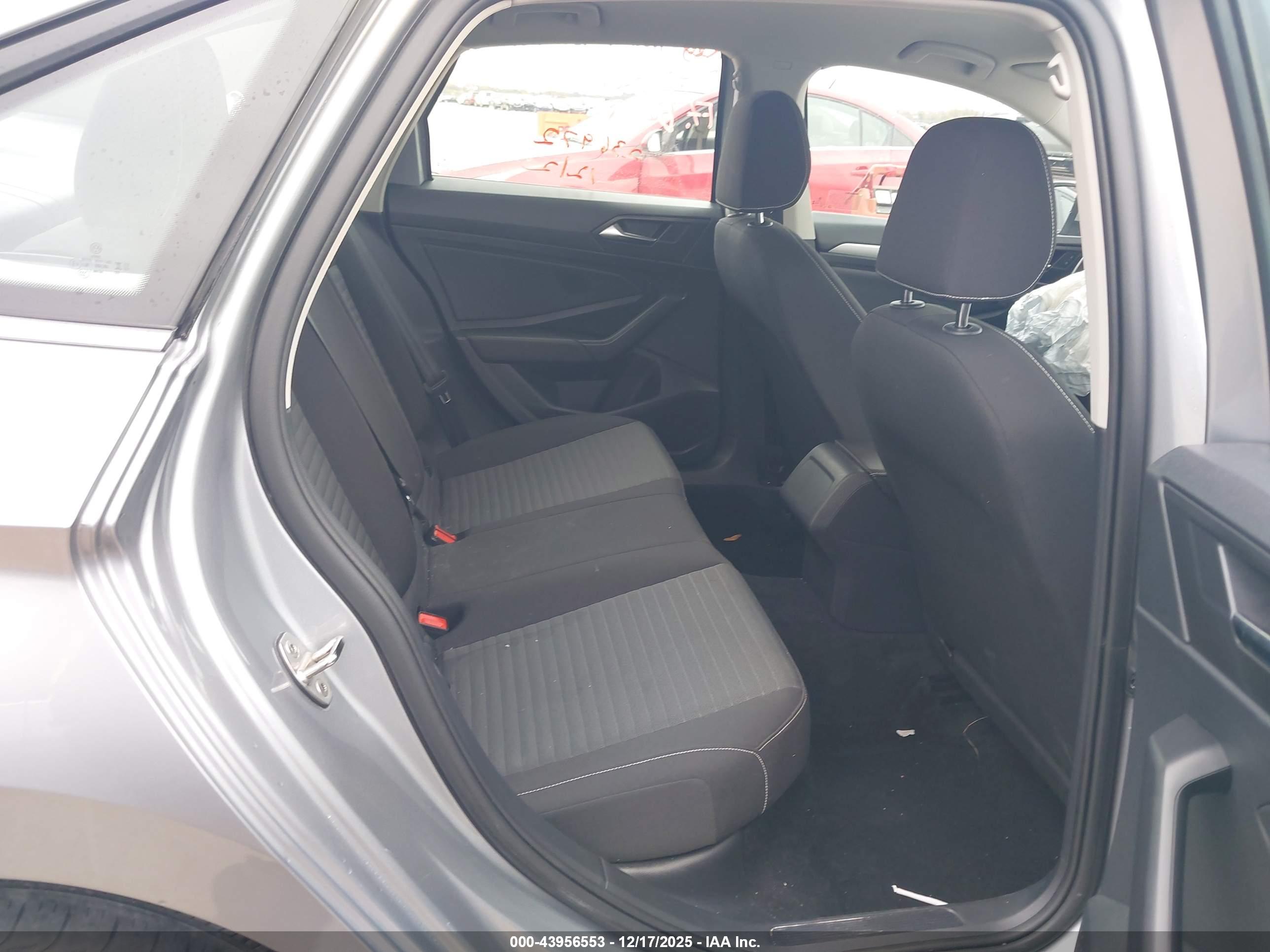 VOLKSWAGEN JETTA image 8