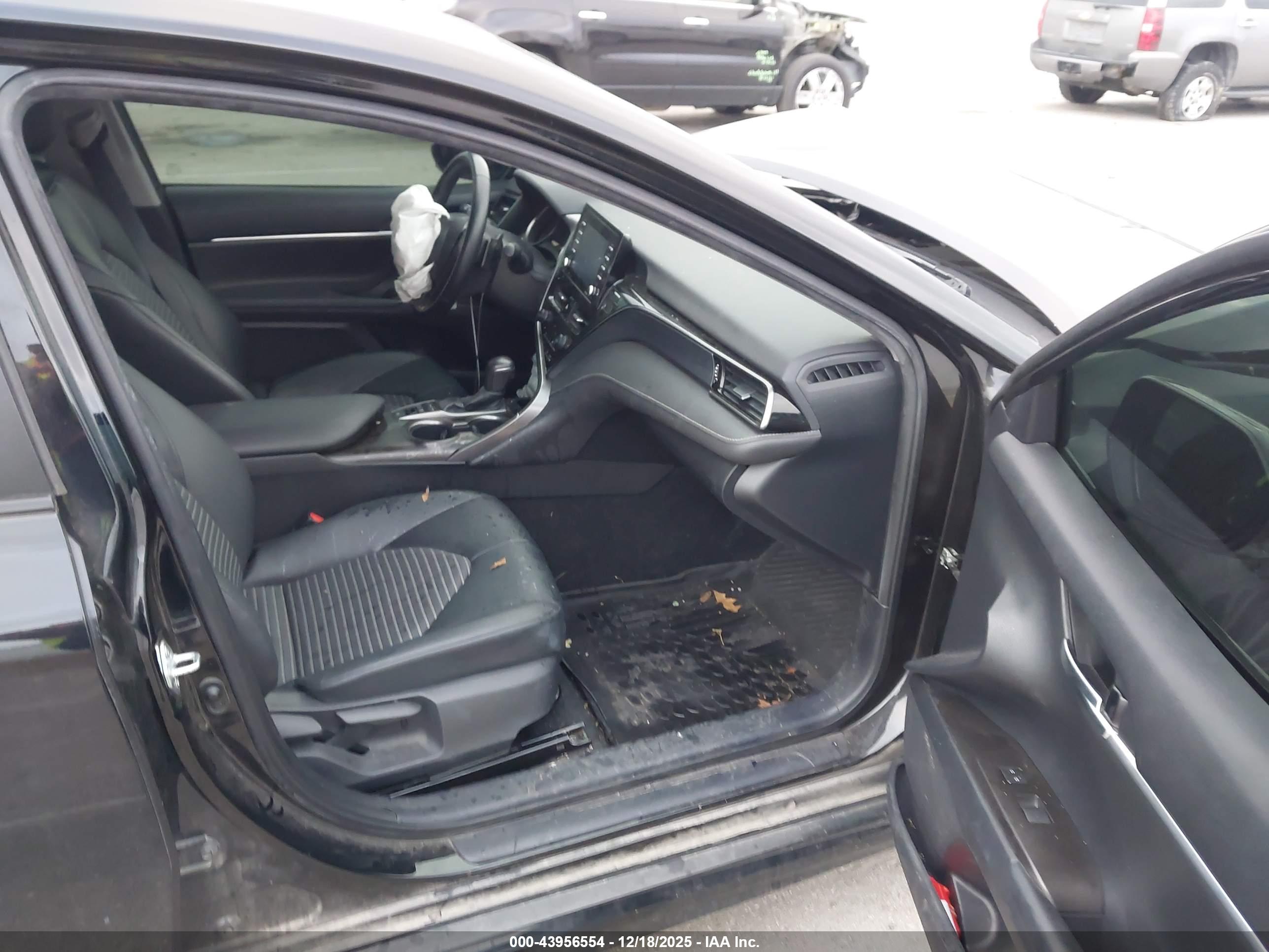 TOYOTA CAMRY image 5