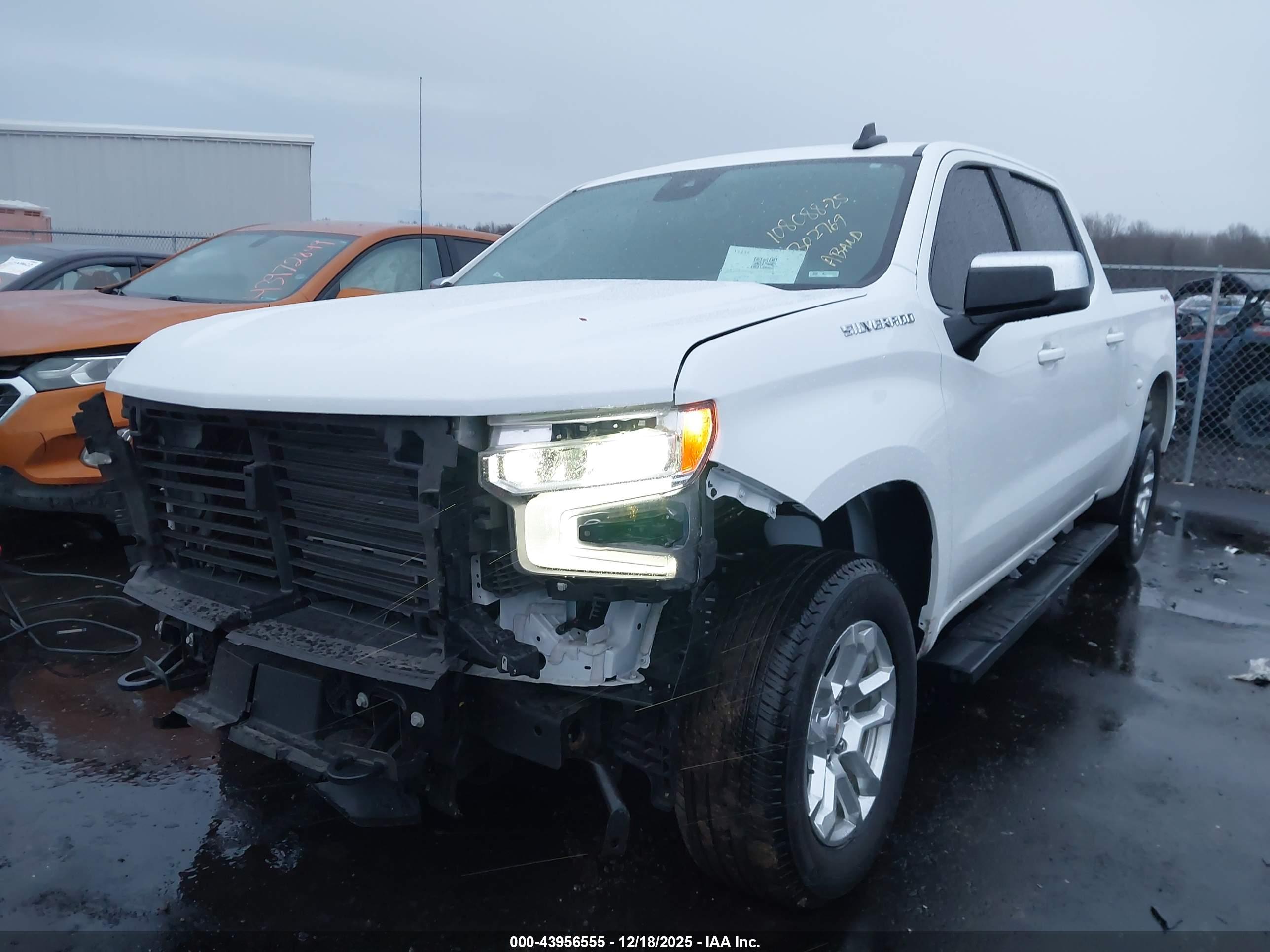 CHEVROLET SILVERADO image 2