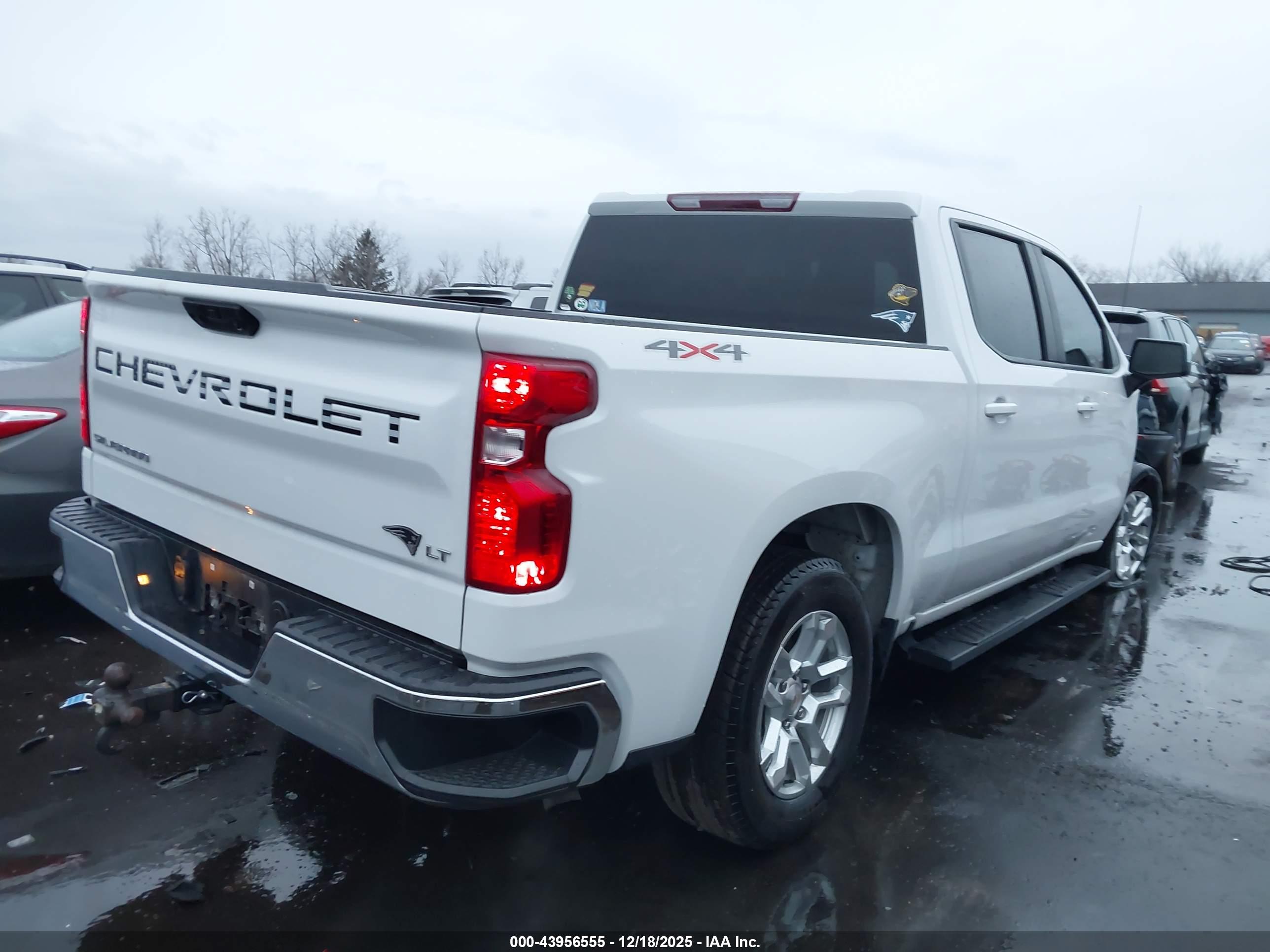 CHEVROLET SILVERADO image 4