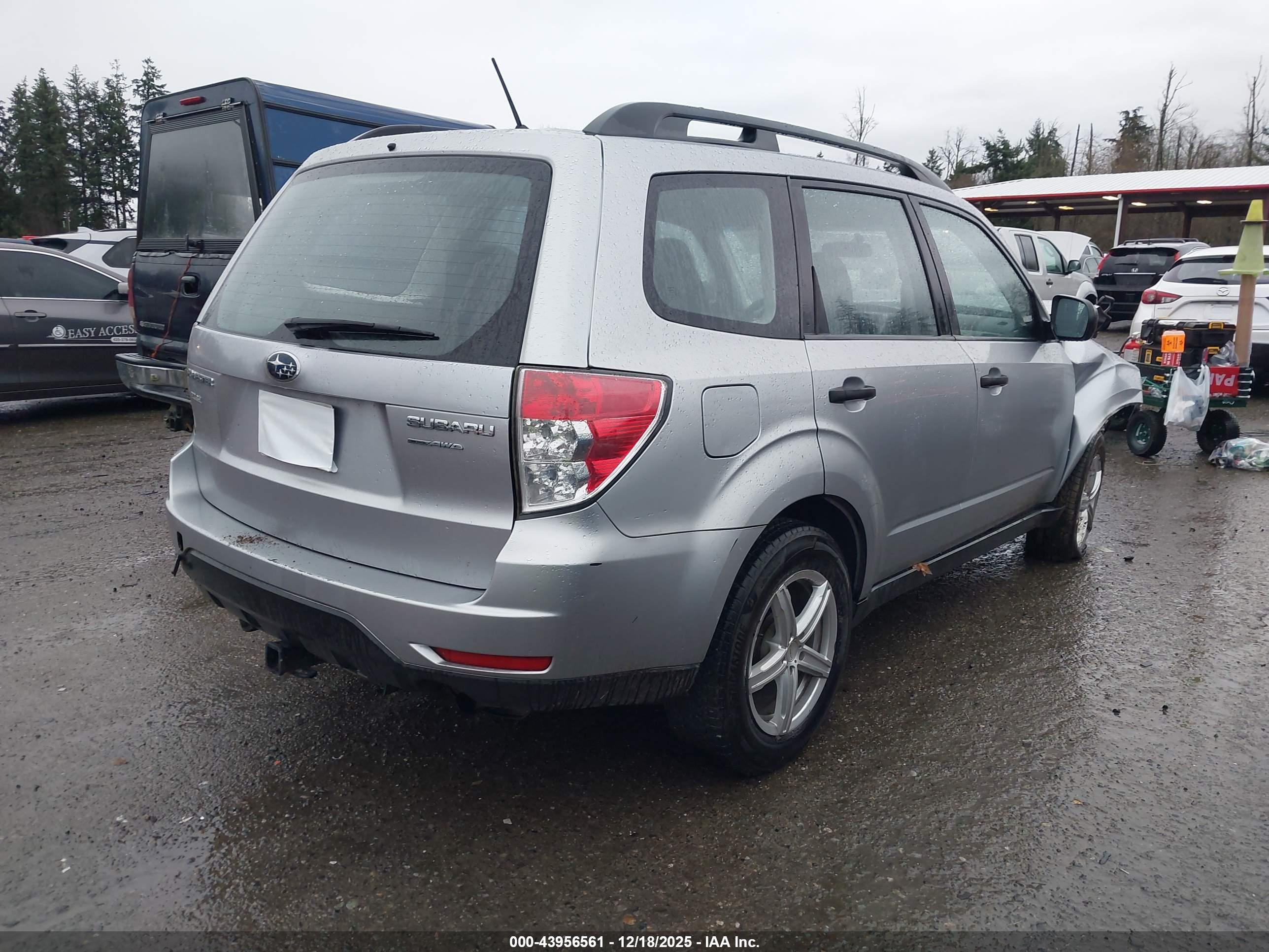SUBARU FORESTER image 4