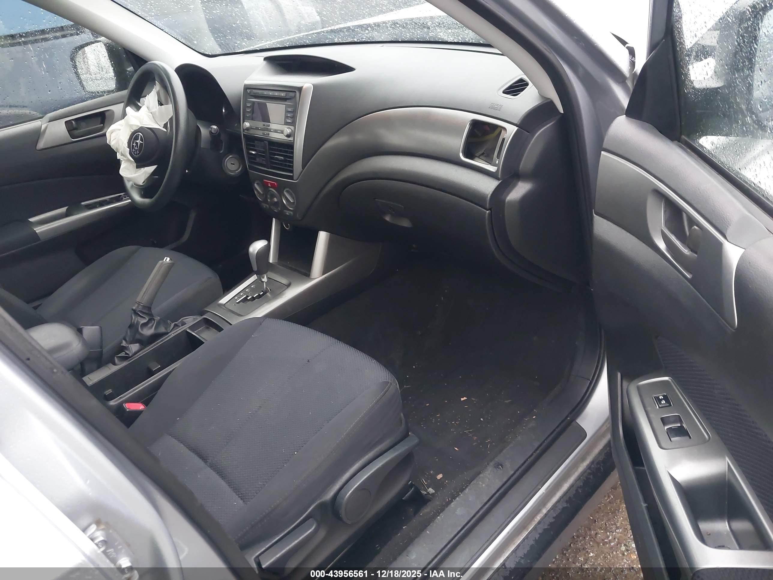 SUBARU FORESTER image 5