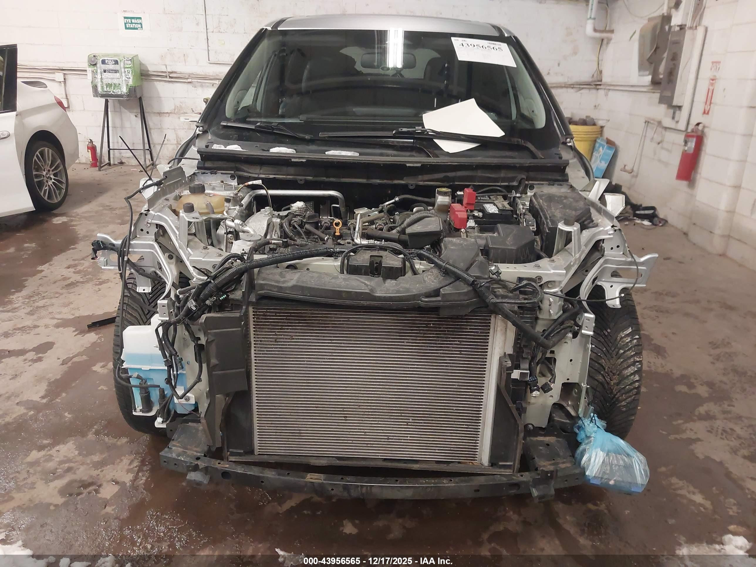MITSUBISHI OUTLANDER image 6