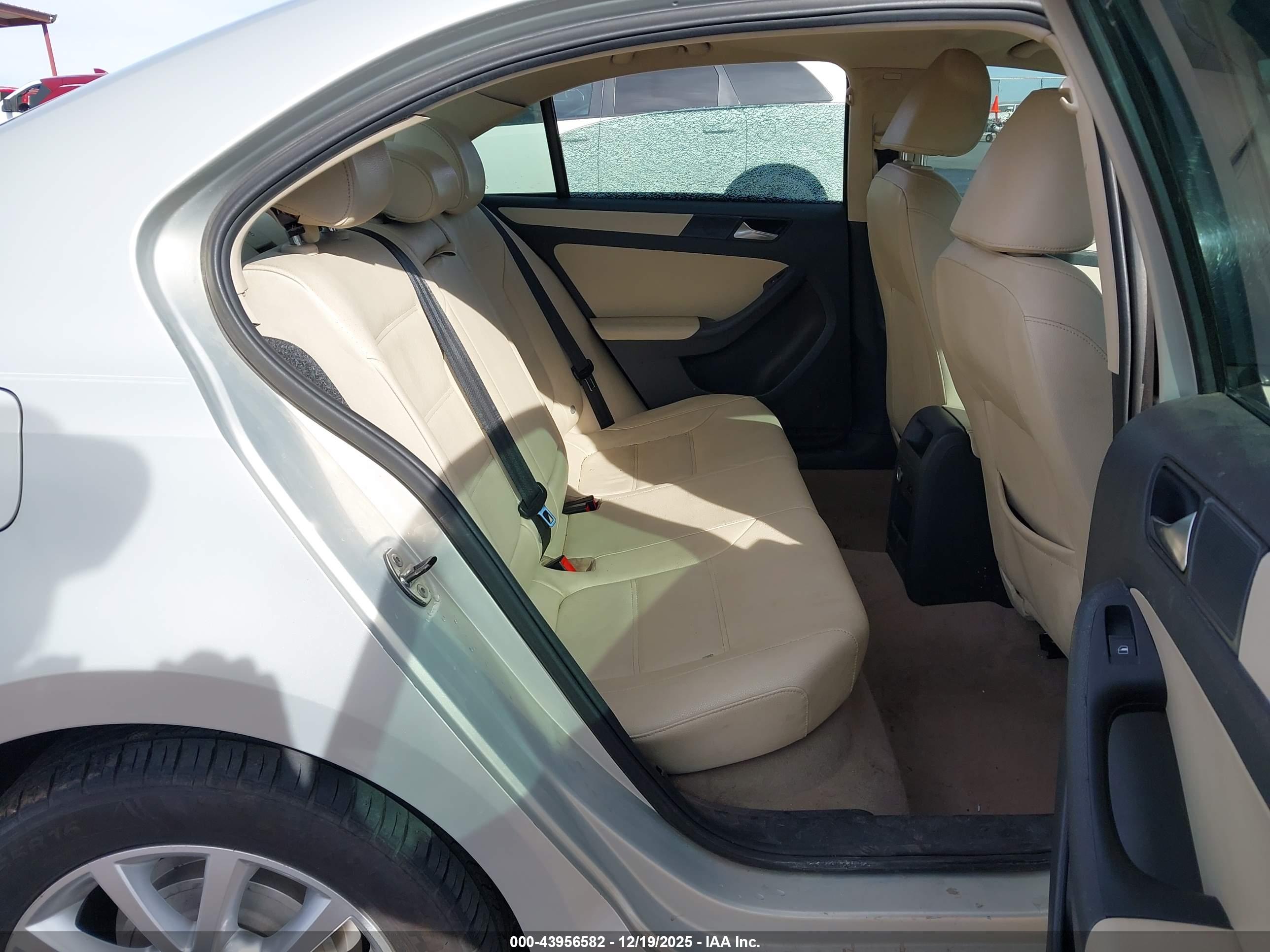 VOLKSWAGEN JETTA image 8