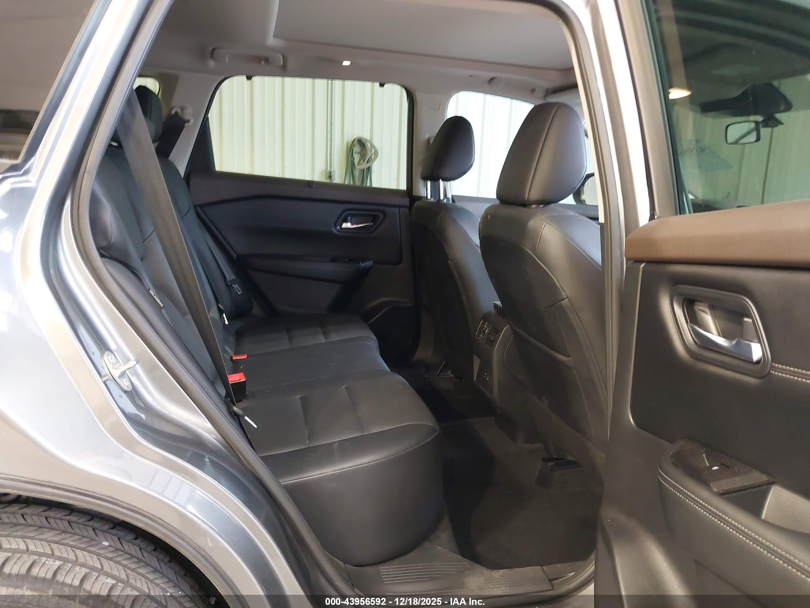 NISSAN ROGUE image 8