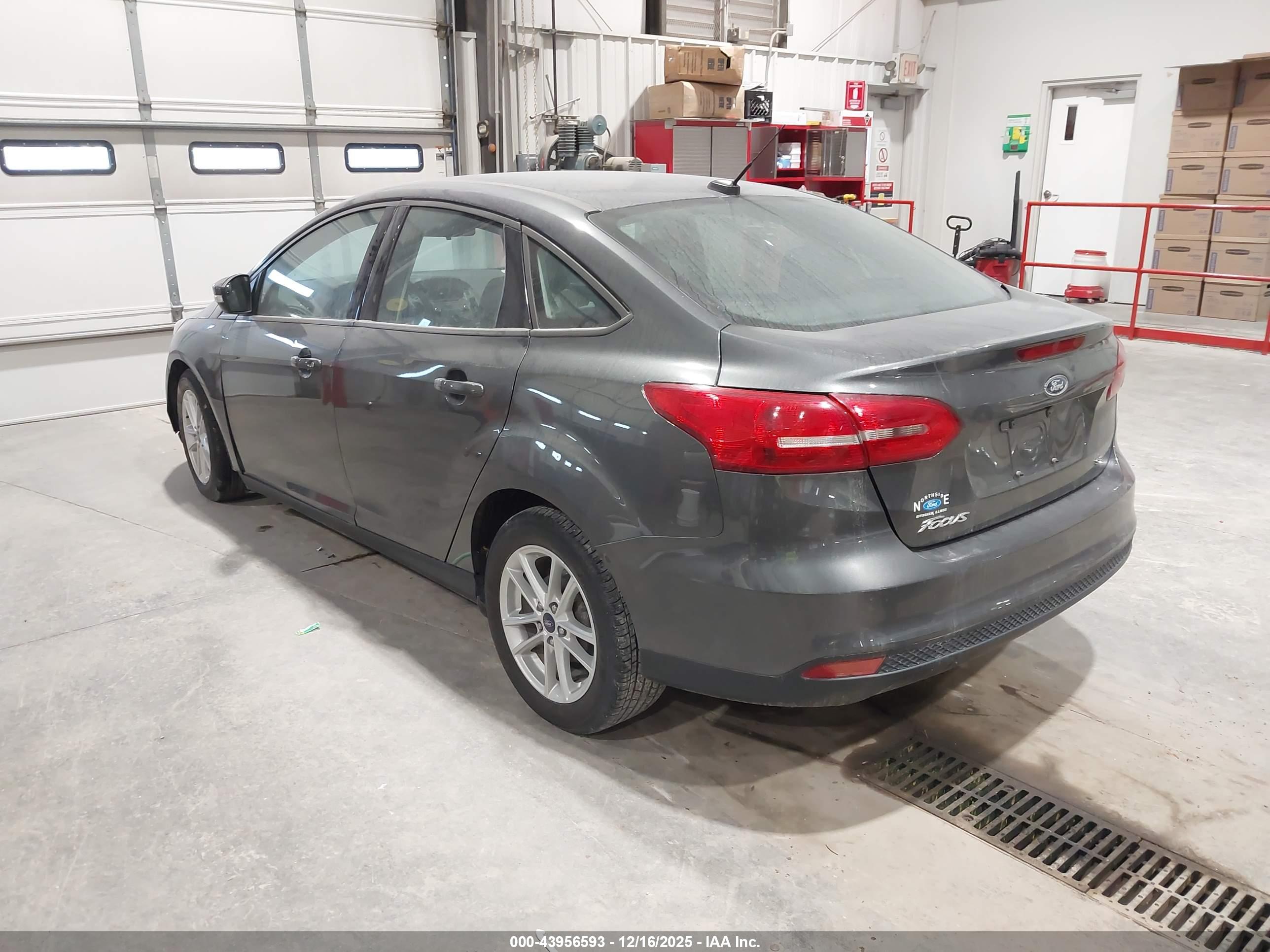 FORD FOCUS image 3