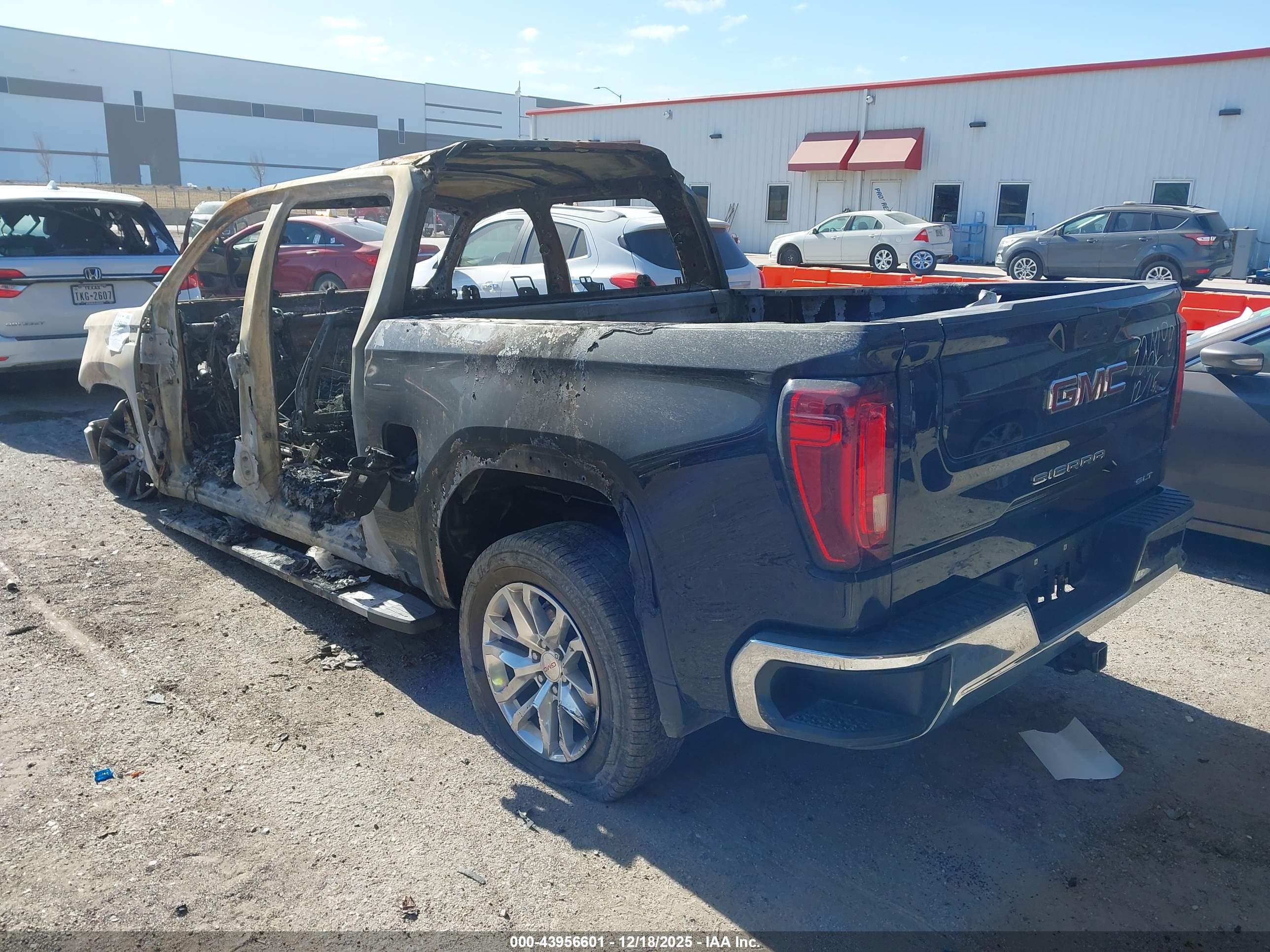 GMC SIERRA image 3