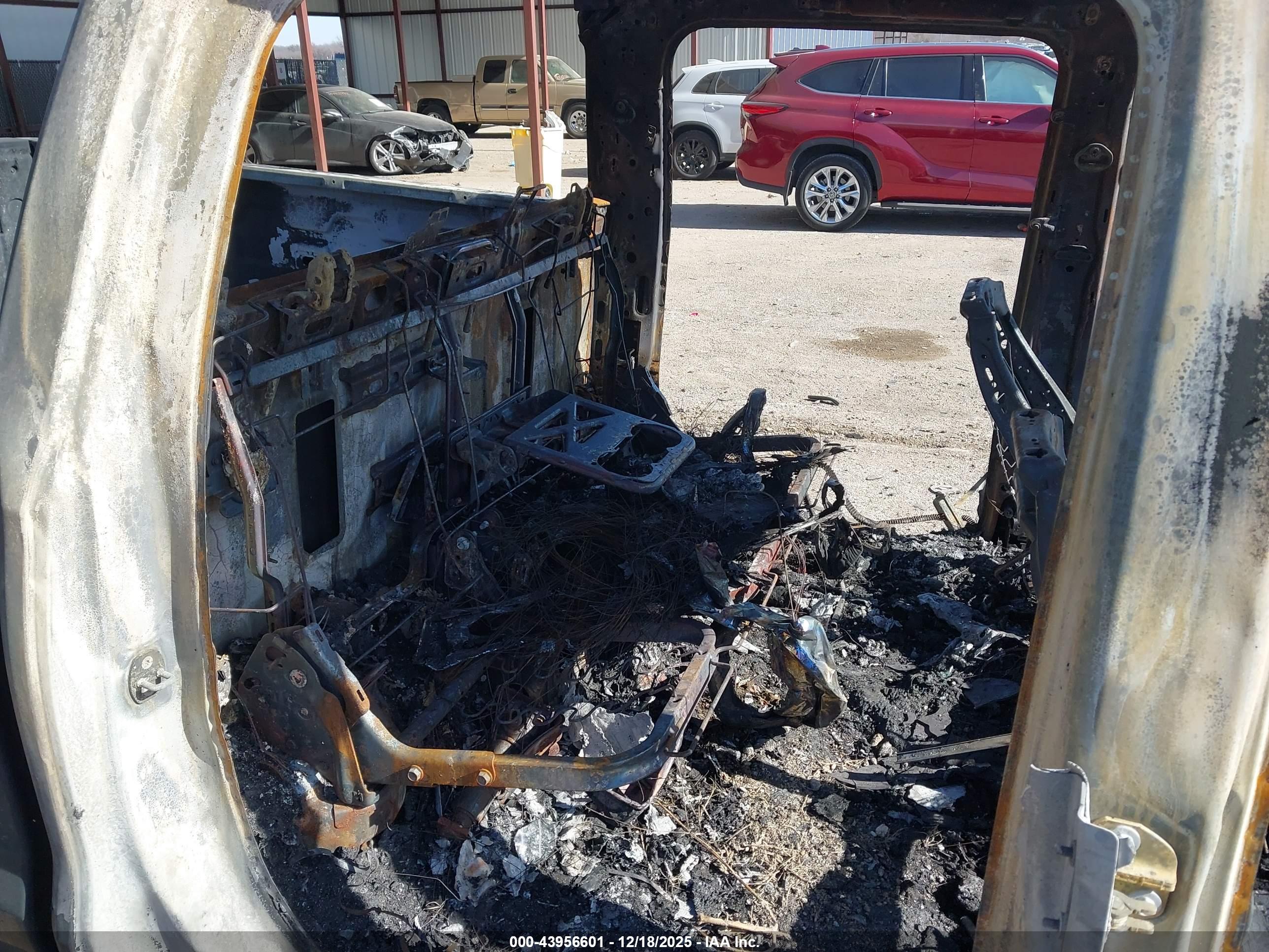GMC SIERRA image 8