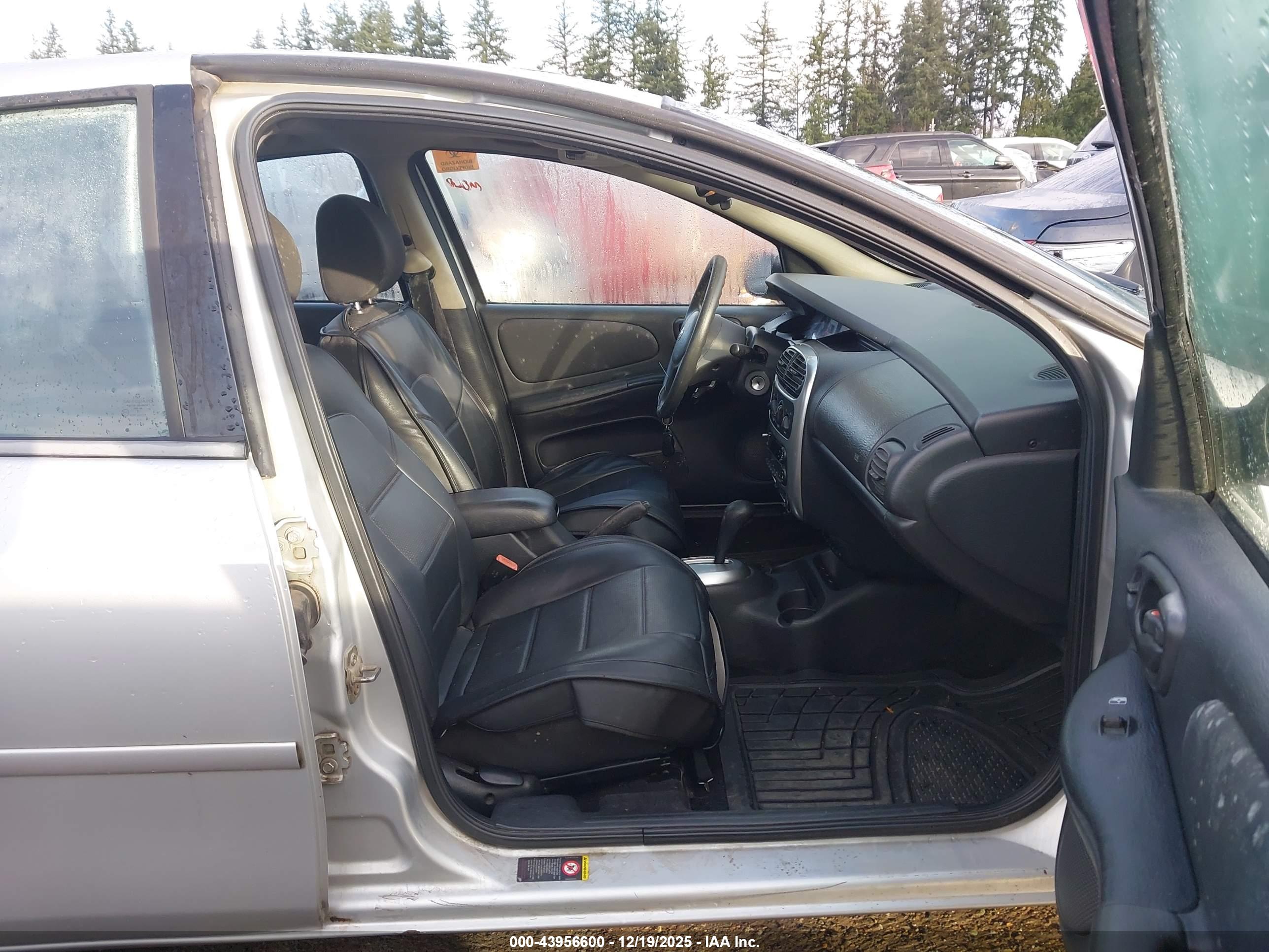 DODGE NEON image 5