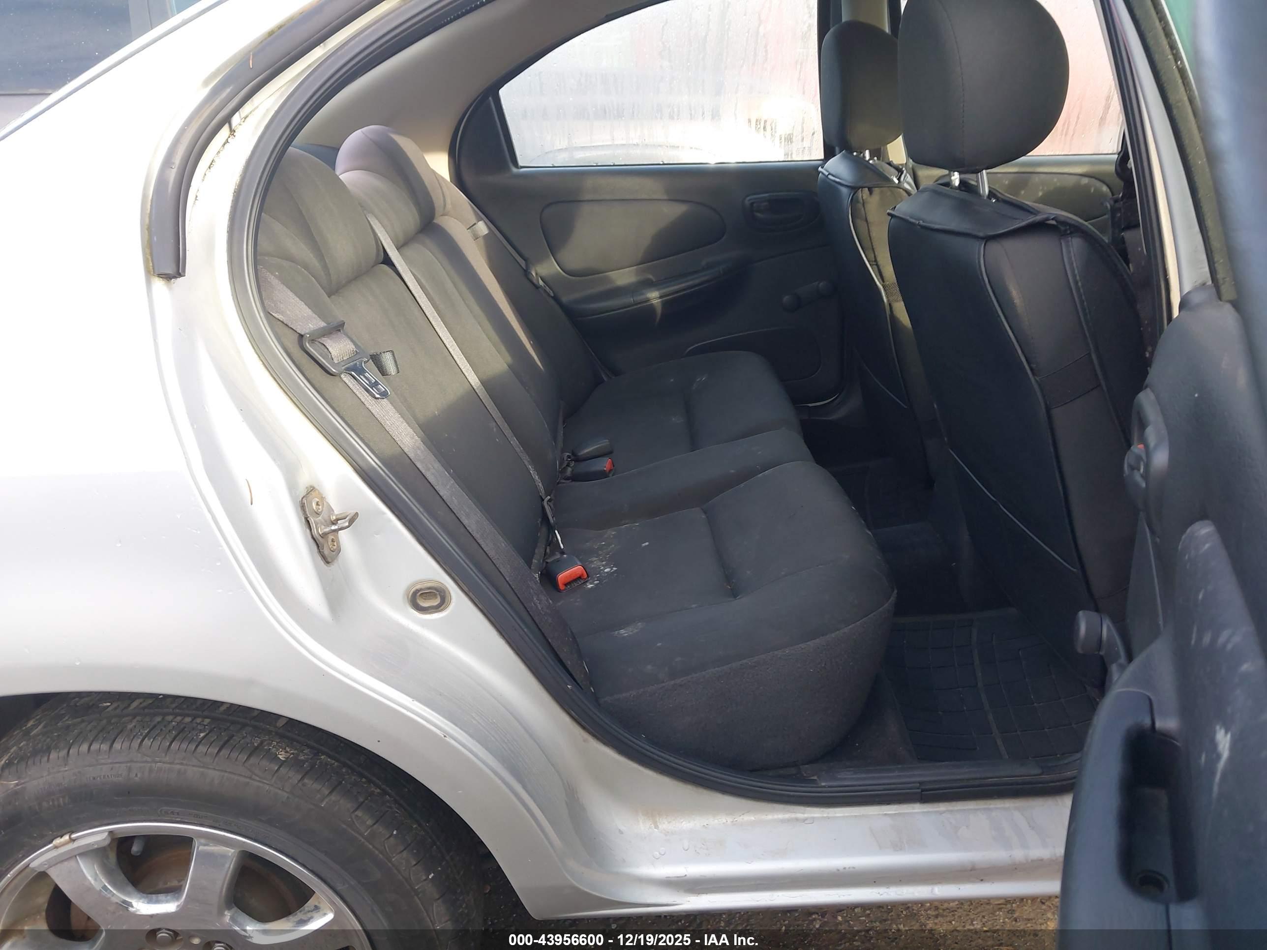 DODGE NEON image 8
