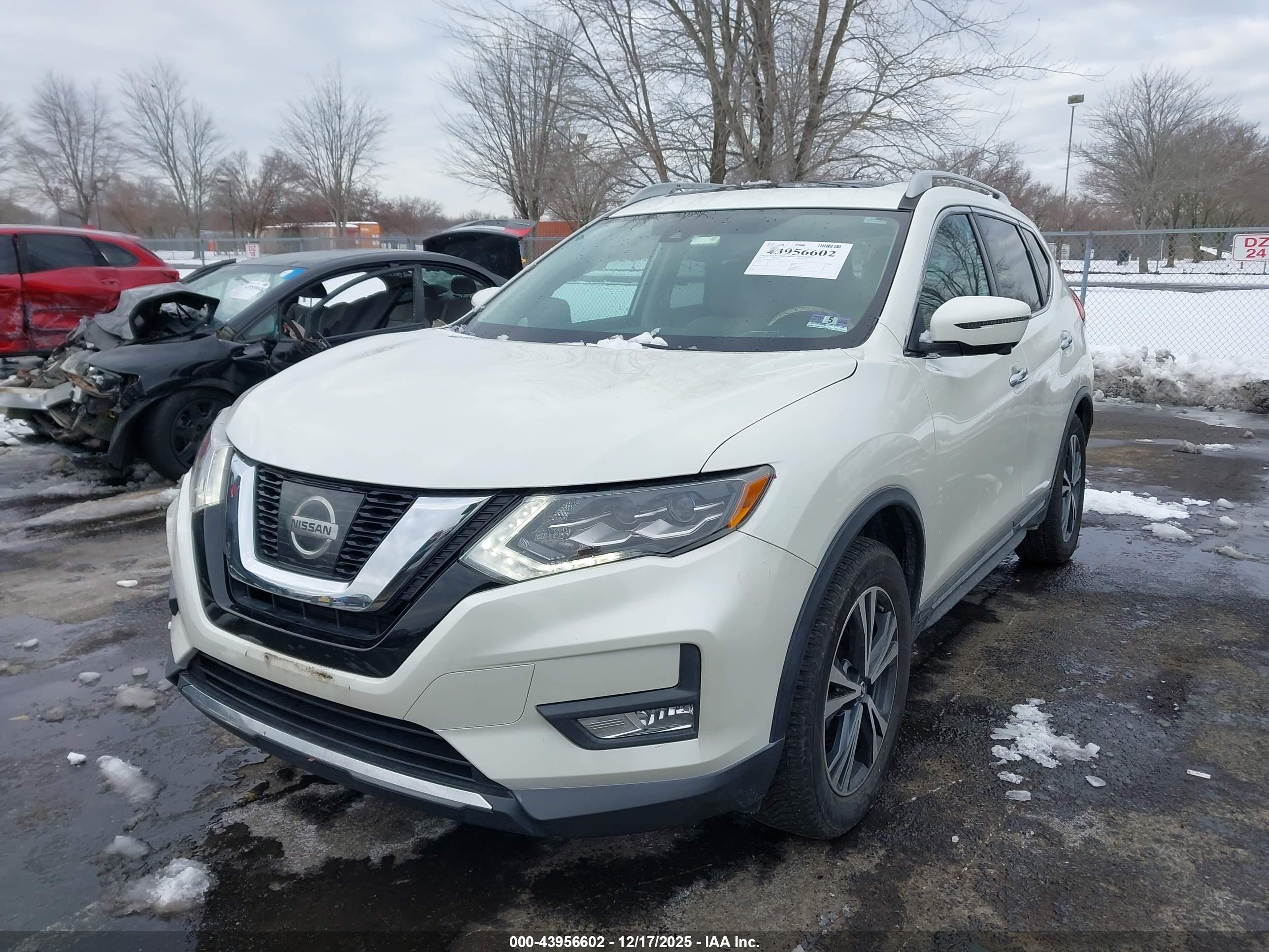NISSAN ROGUE image 2