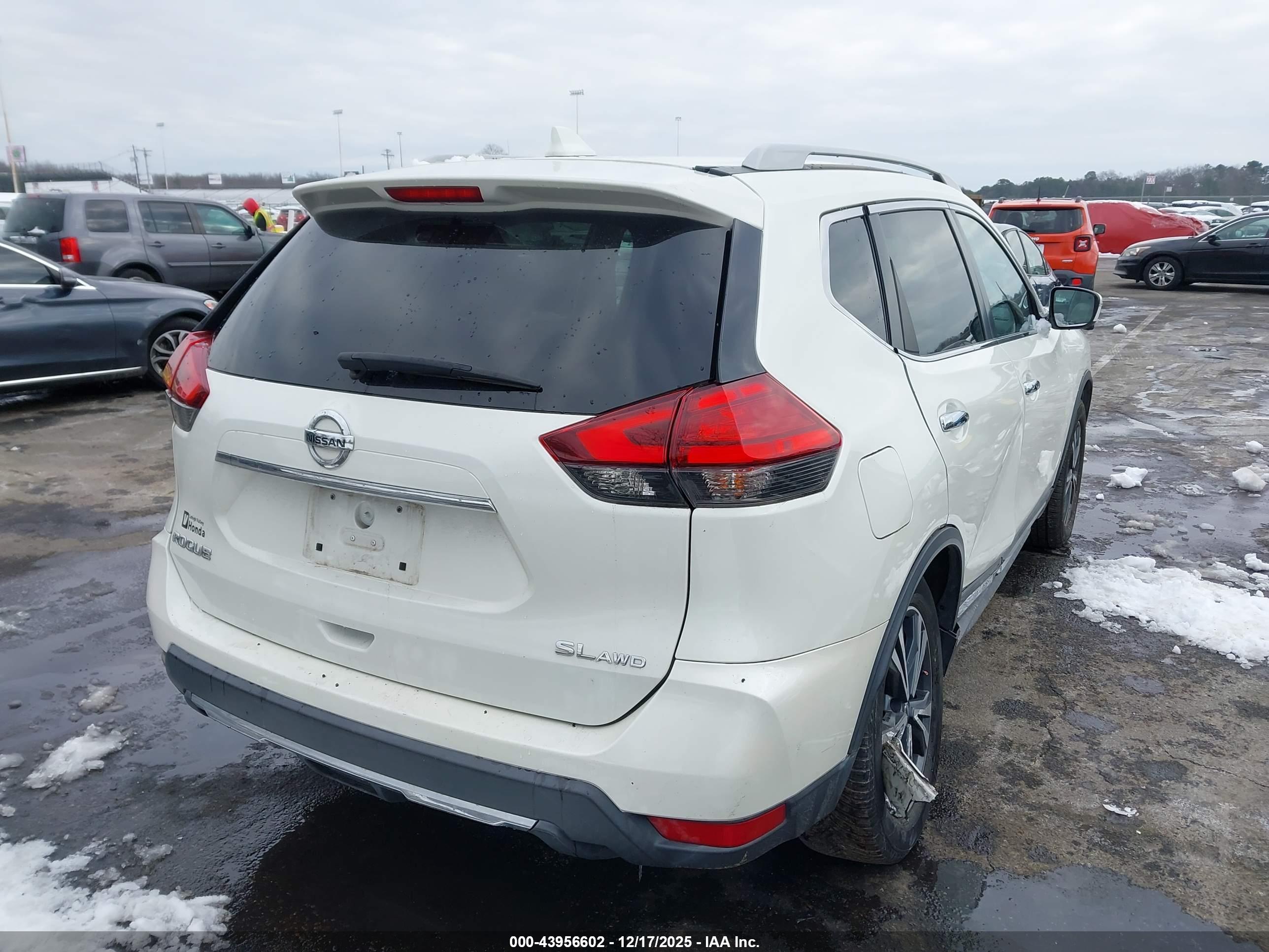 NISSAN ROGUE image 4