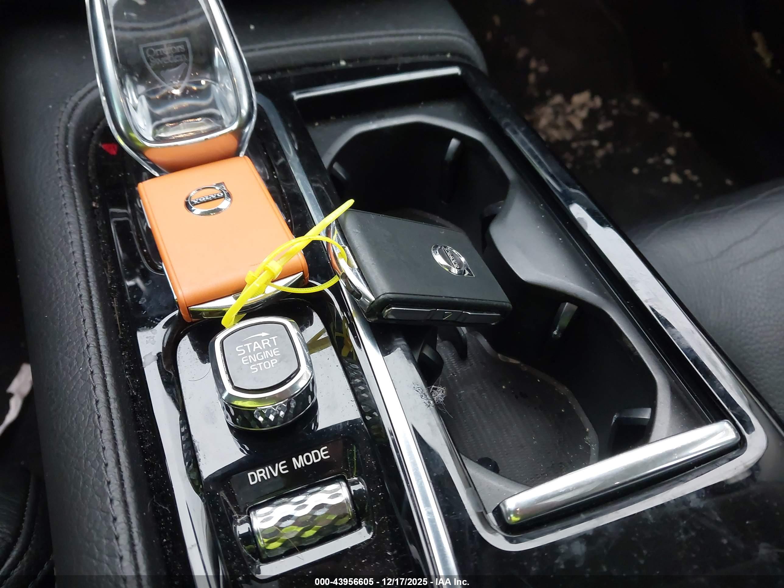 VOLVO S60 image 11