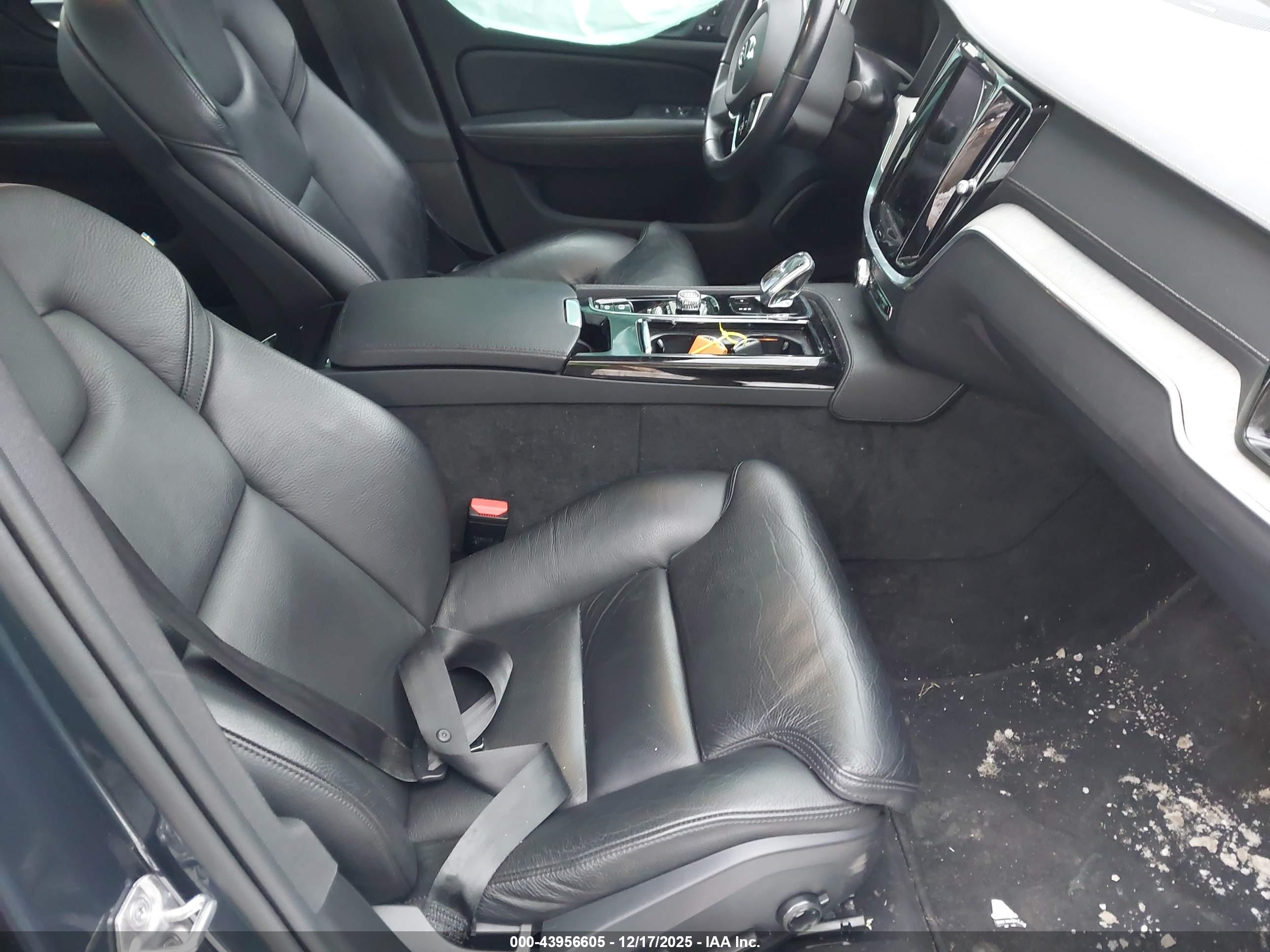 VOLVO S60 image 5