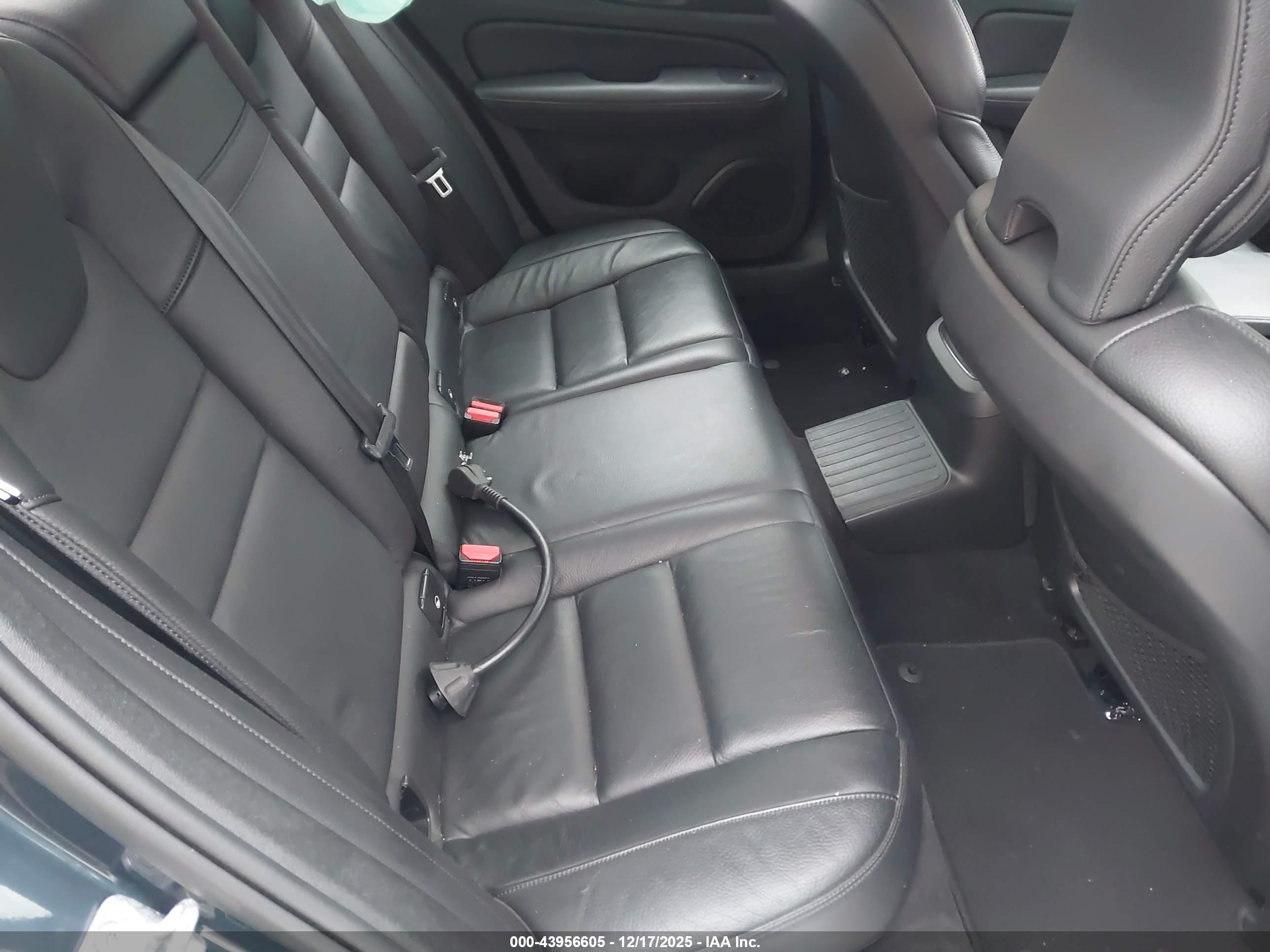 VOLVO S60 image 8