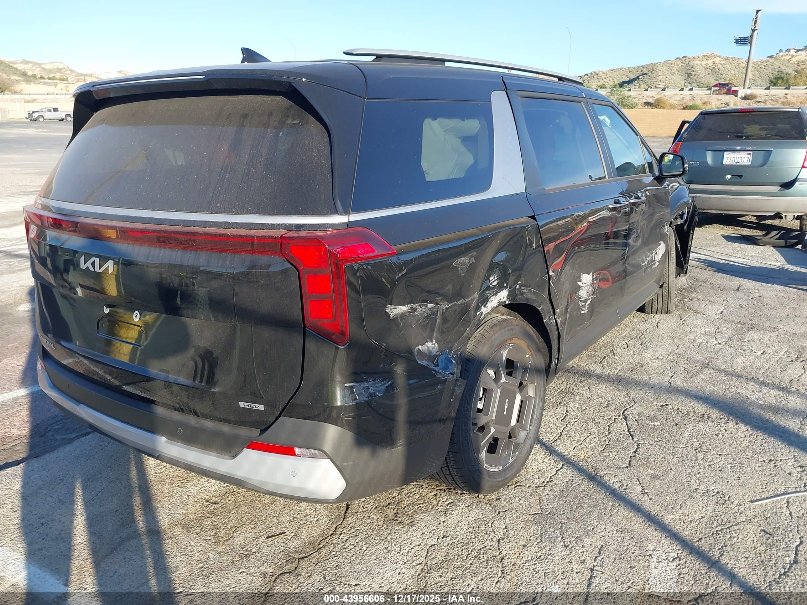 KIA CARNIVAL image 4