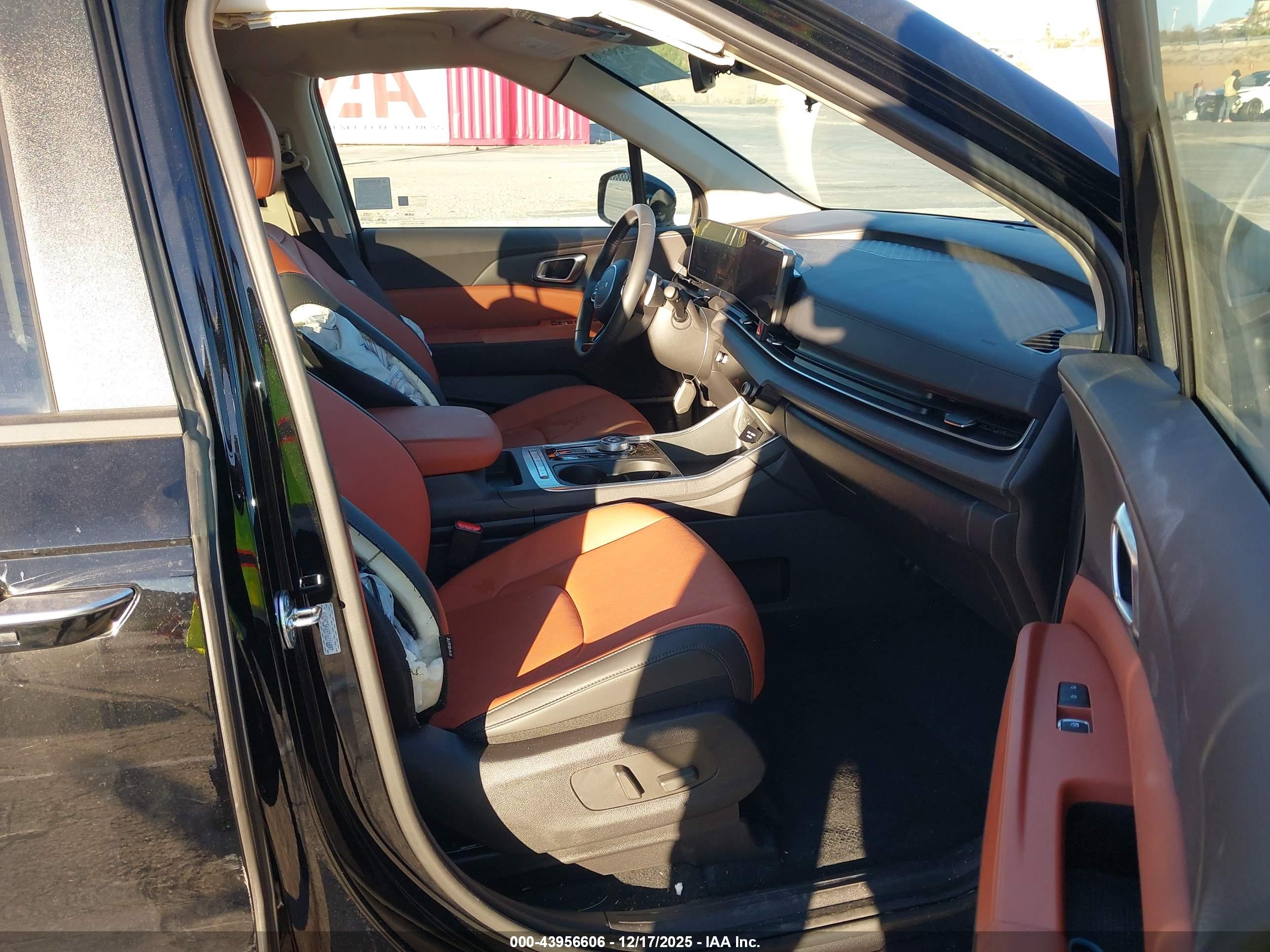 KIA CARNIVAL image 5