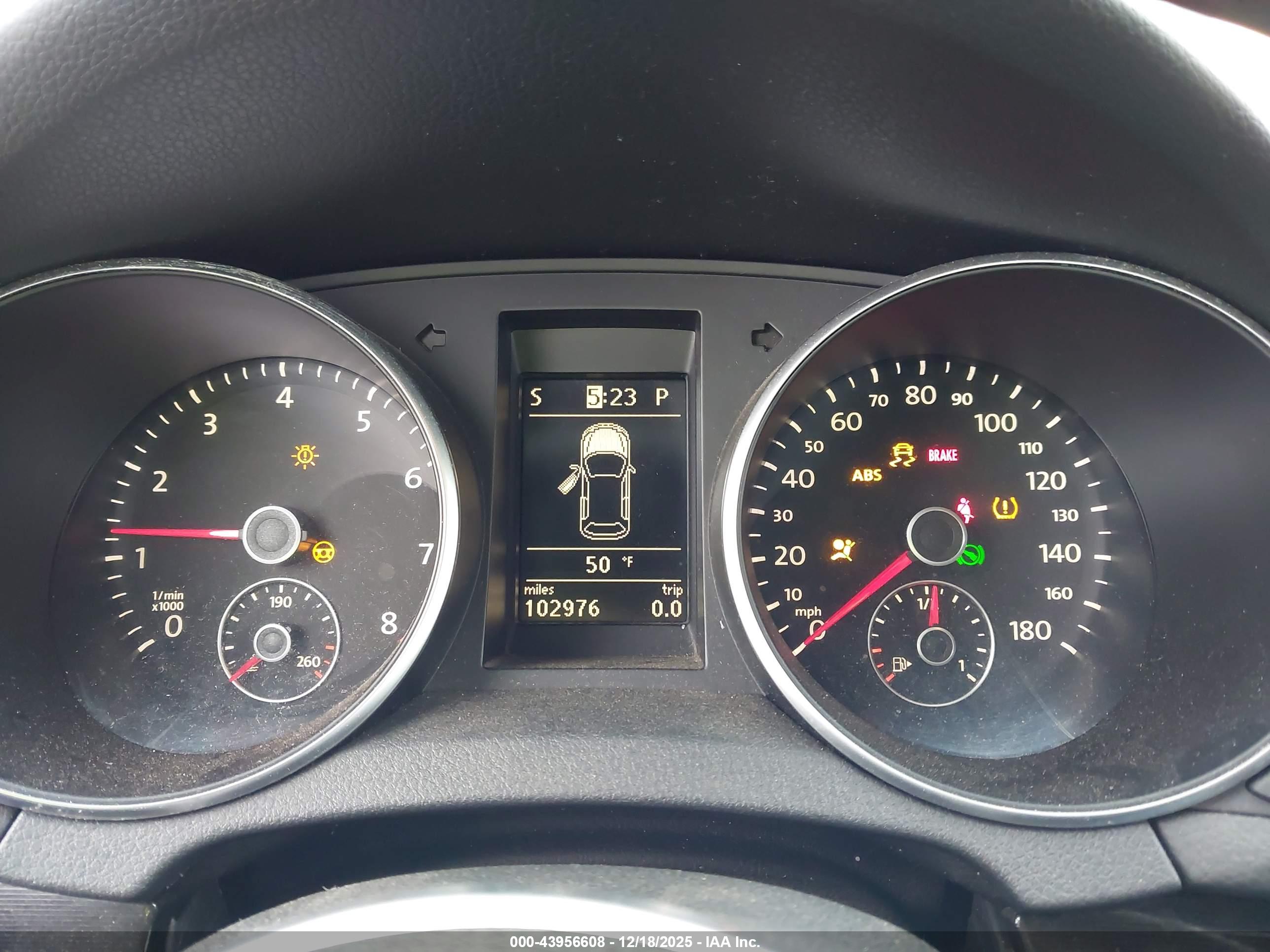 VOLKSWAGEN GTI image 7