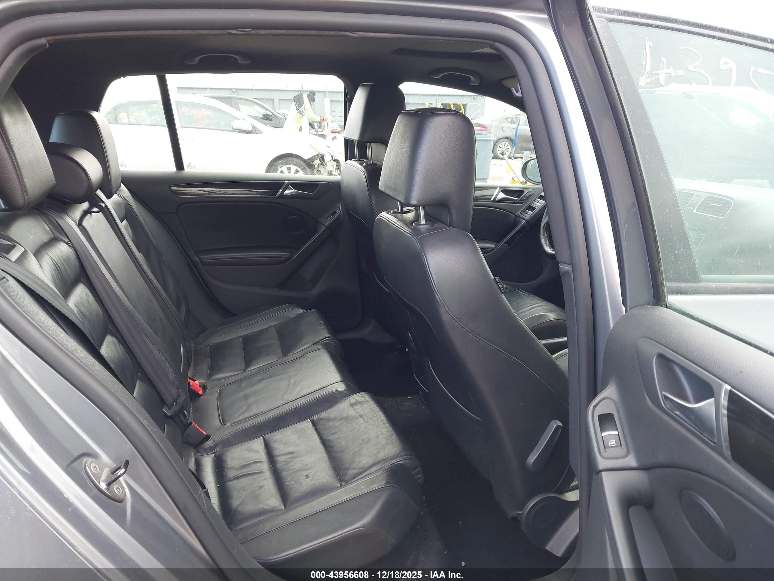 VOLKSWAGEN GTI image 8