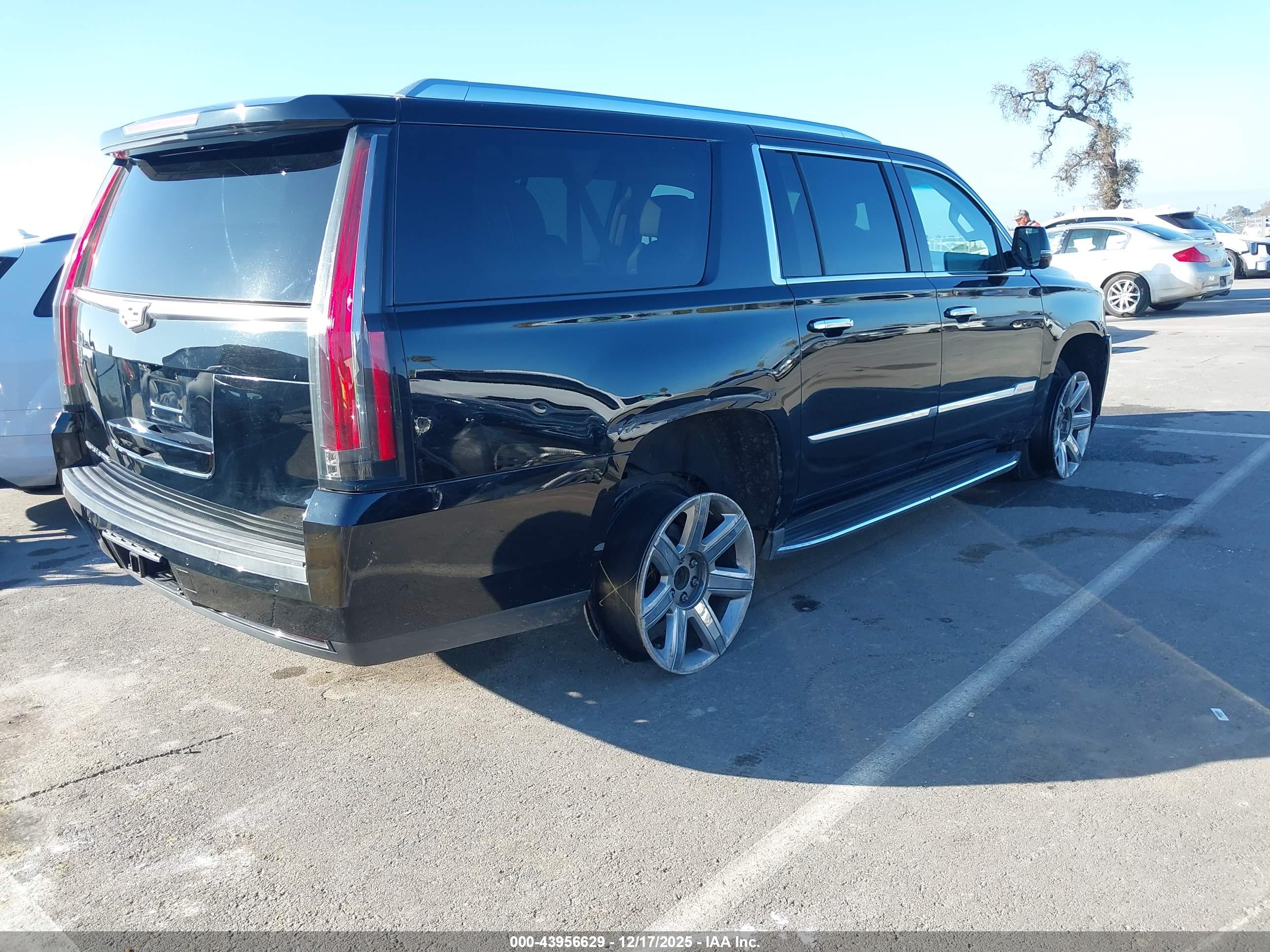 CADILLAC ESCALADE image 4