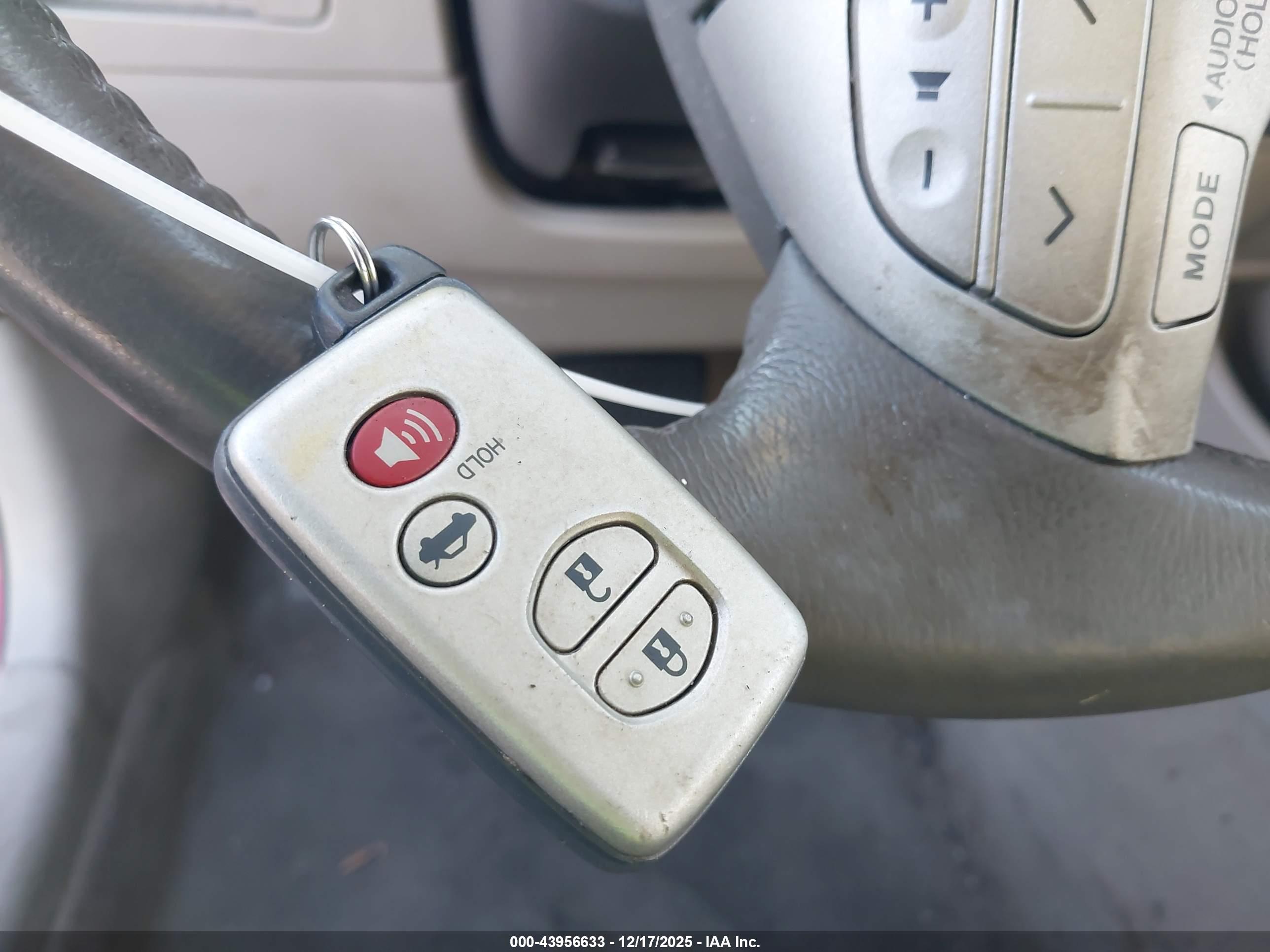 TOYOTA CAMRY image 11