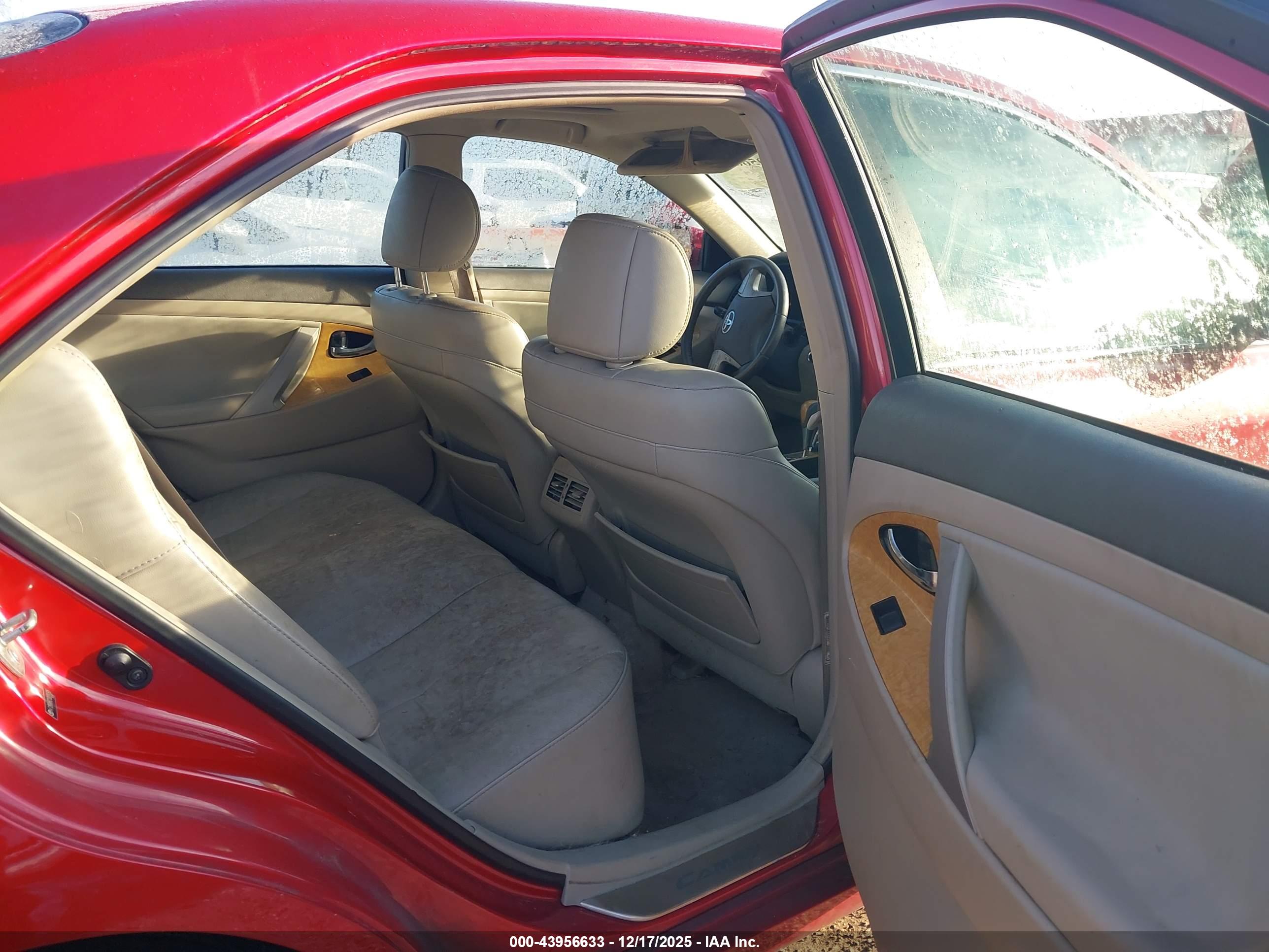 TOYOTA CAMRY image 8