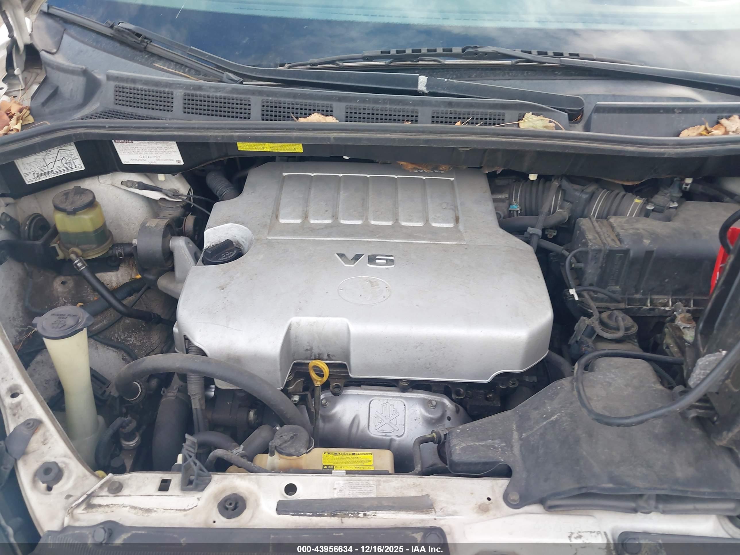 TOYOTA SIENNA image 10