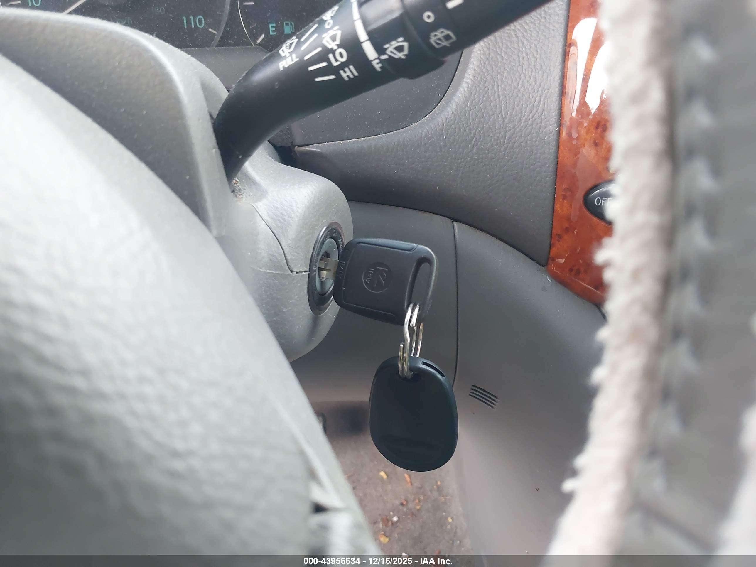 TOYOTA SIENNA image 11