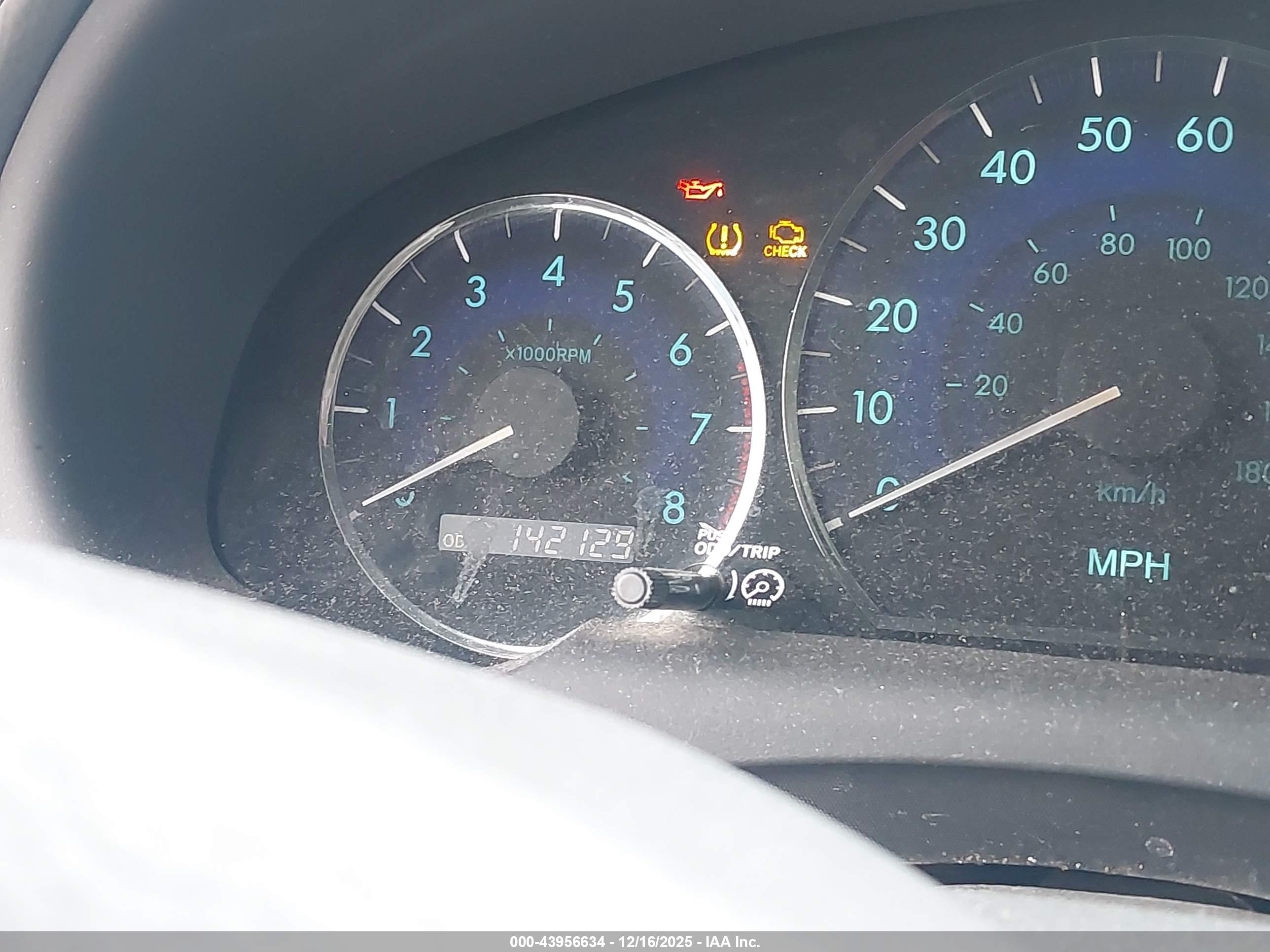 TOYOTA SIENNA image 7