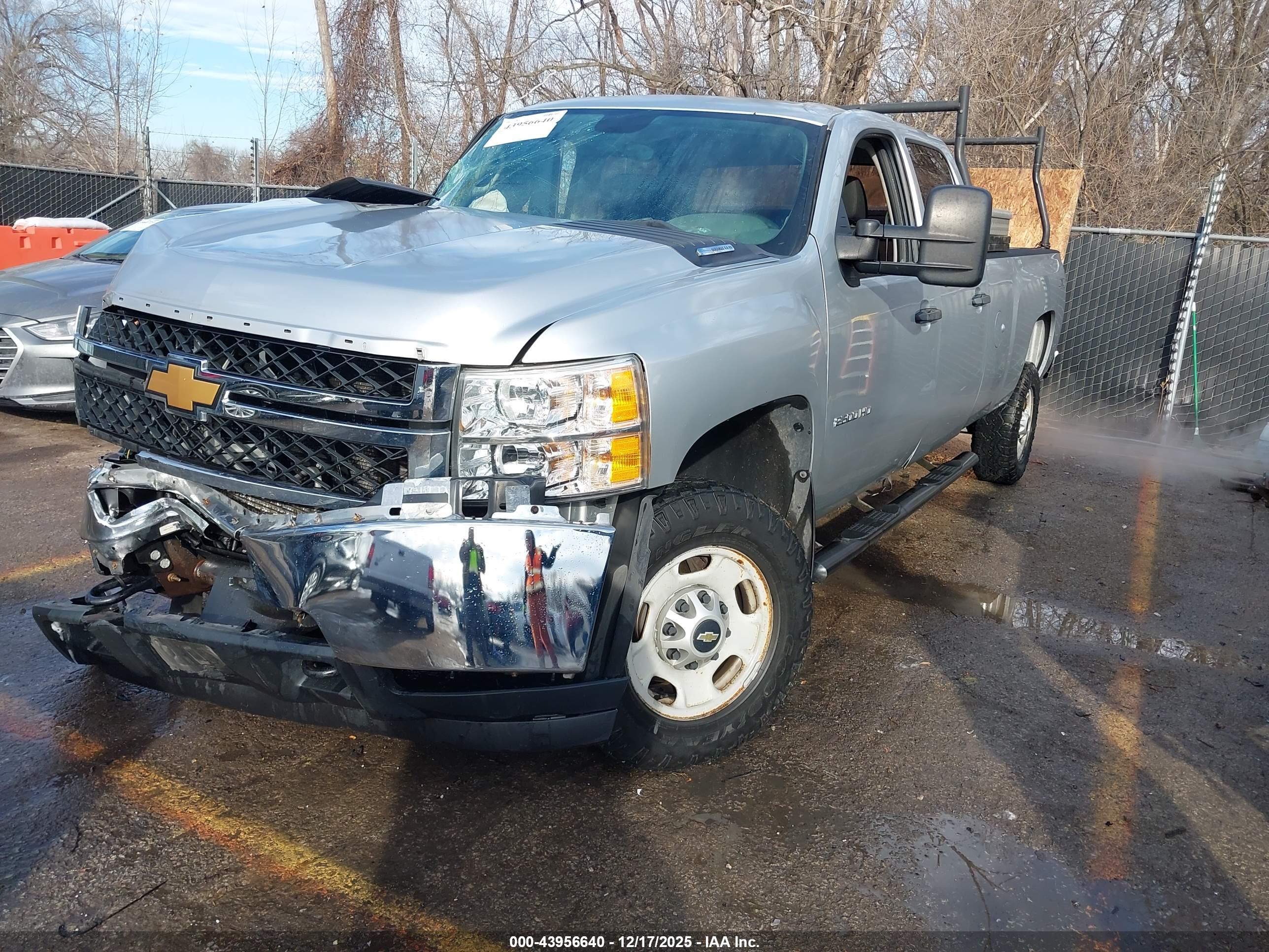 CHEVROLET SILVERADO image 2