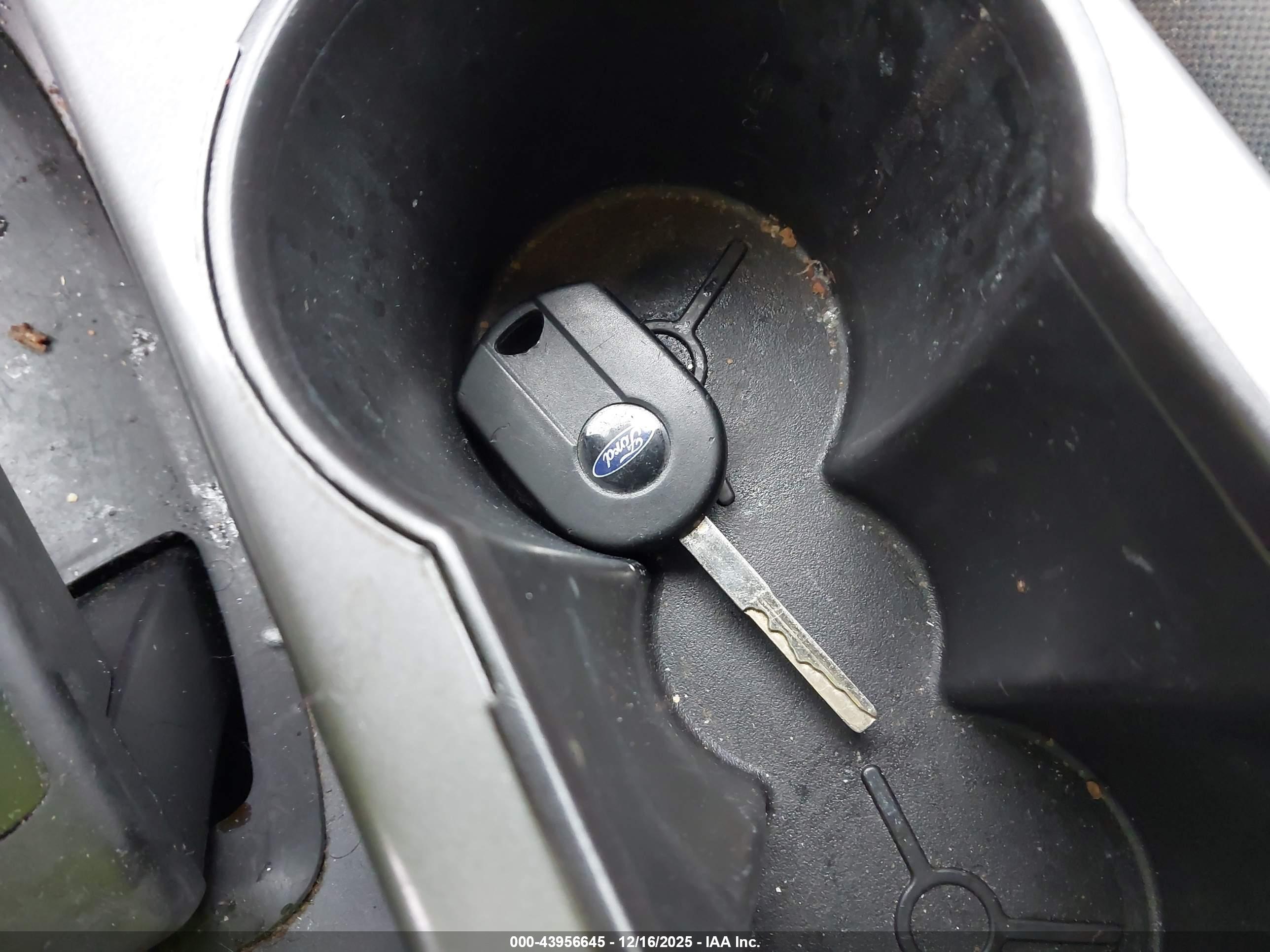 FORD ESCAPE image 11