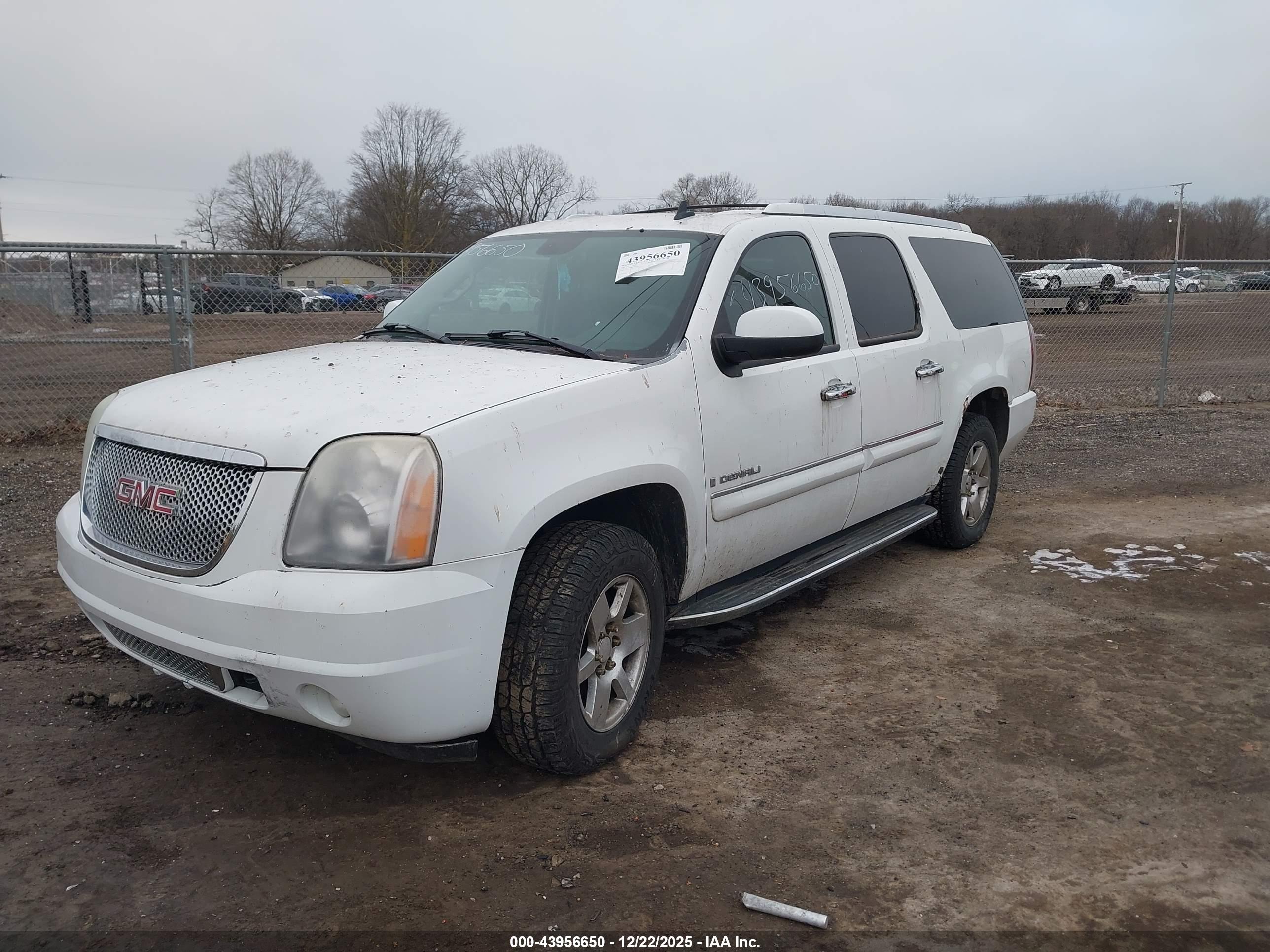 GMC YUKON image 2