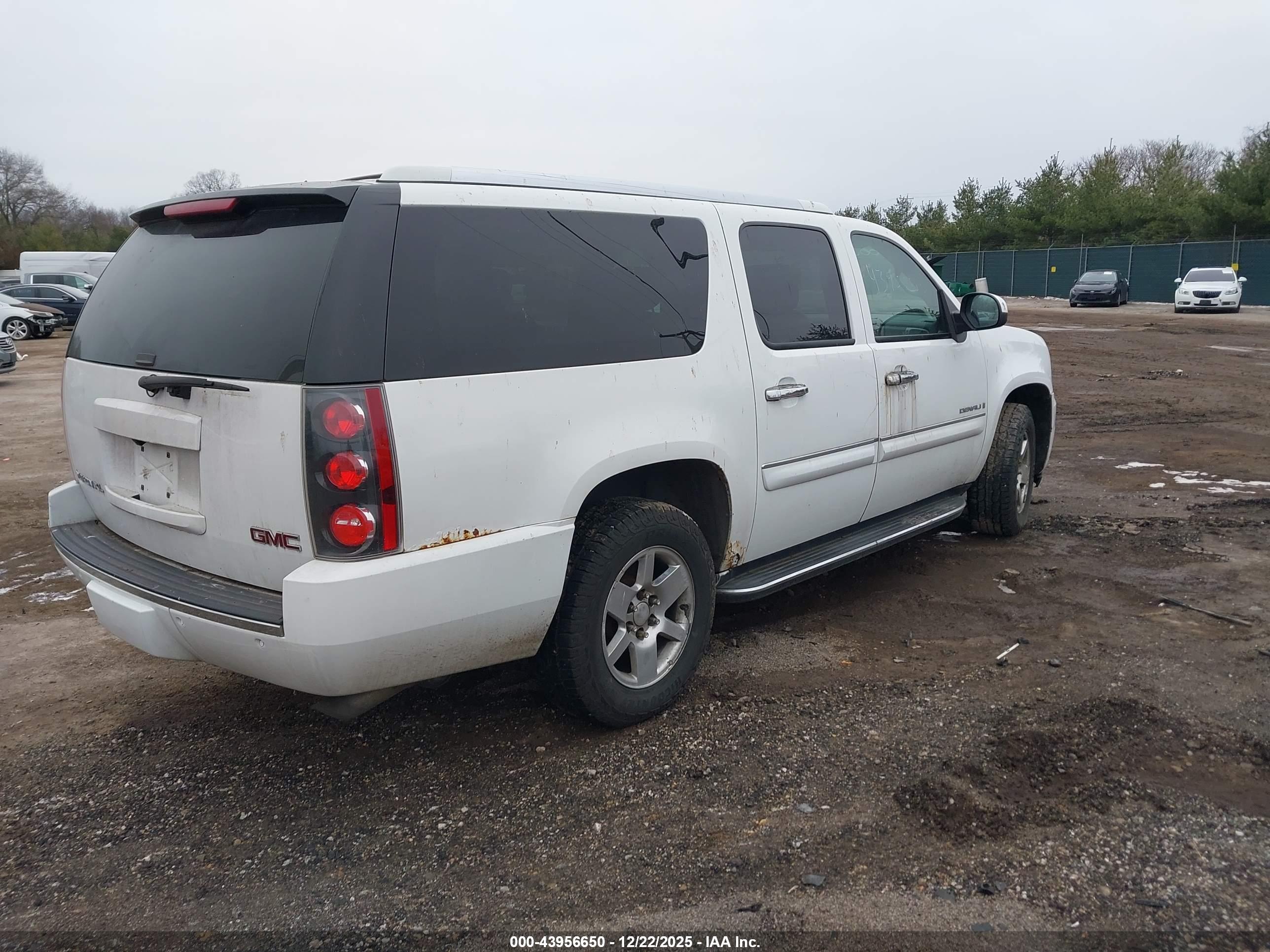 GMC YUKON image 4