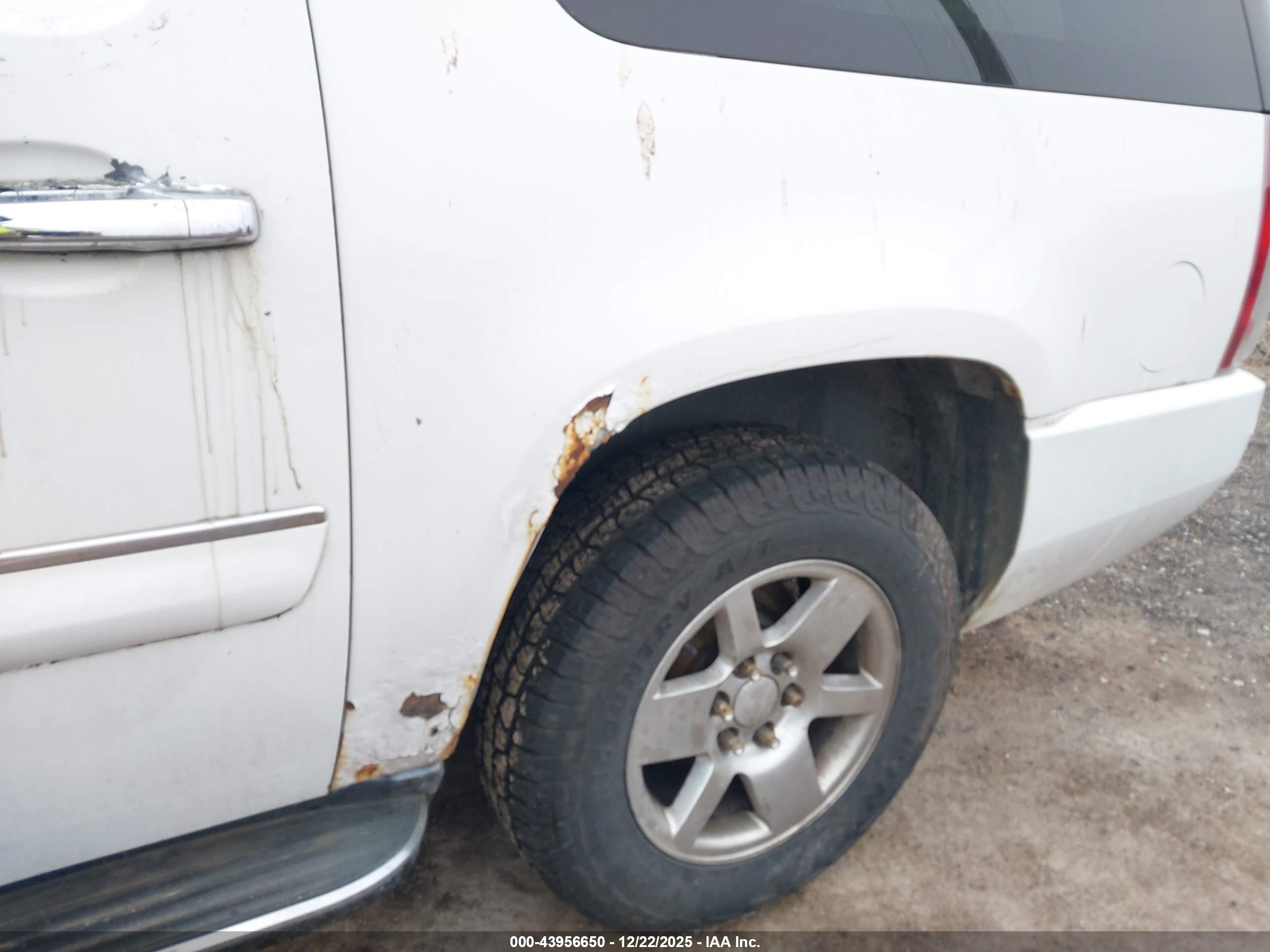 GMC YUKON image 6