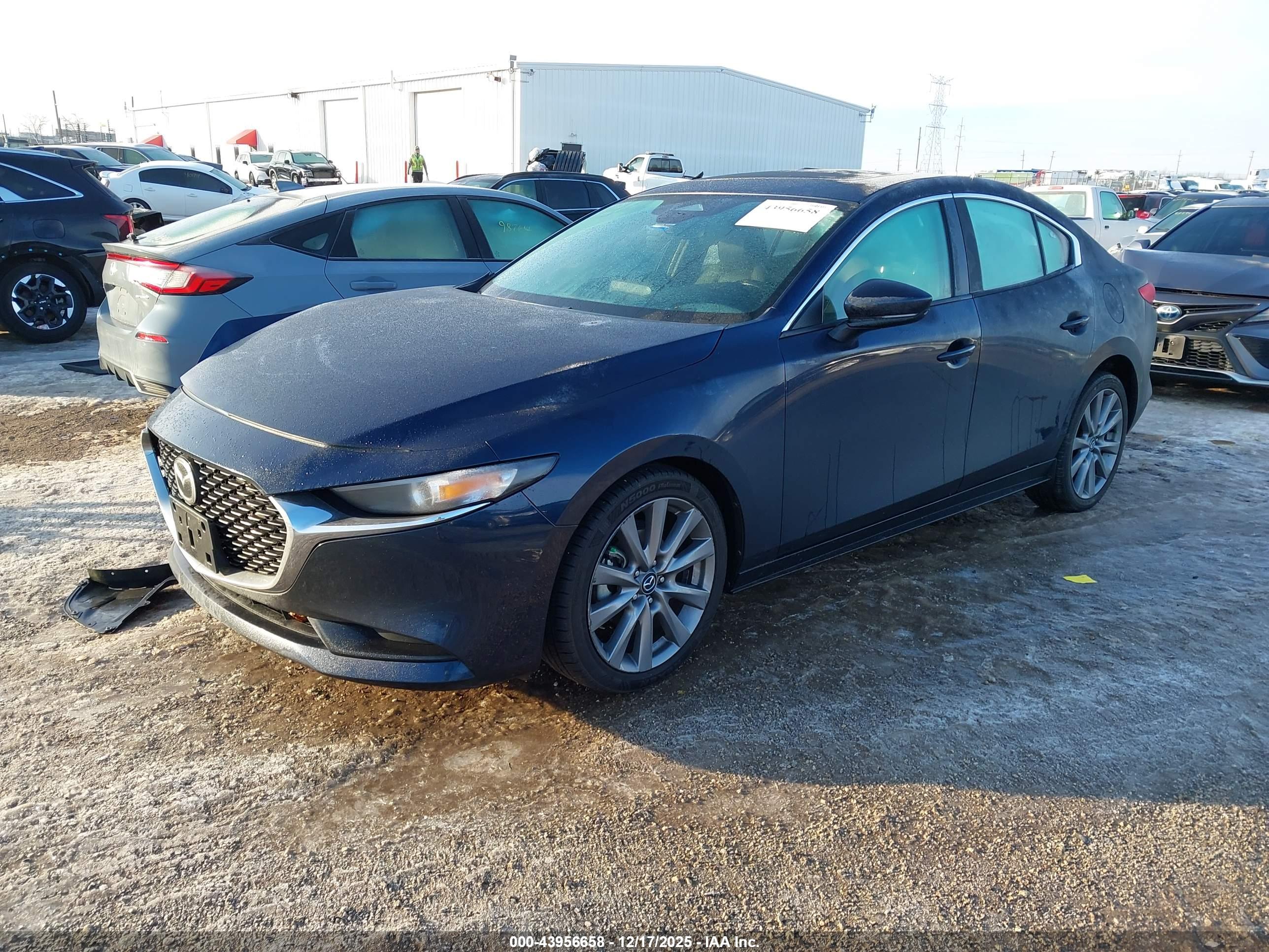 MAZDA MAZDA3 image 2