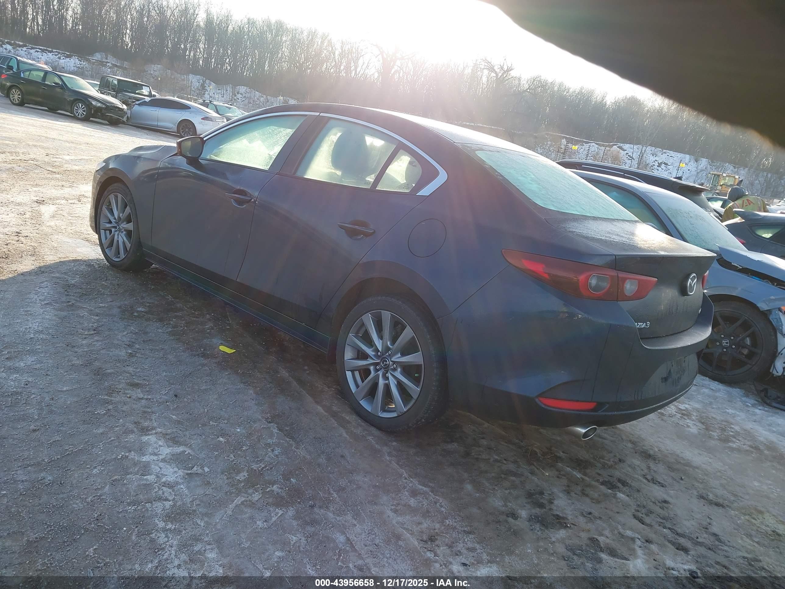 MAZDA MAZDA3 image 3