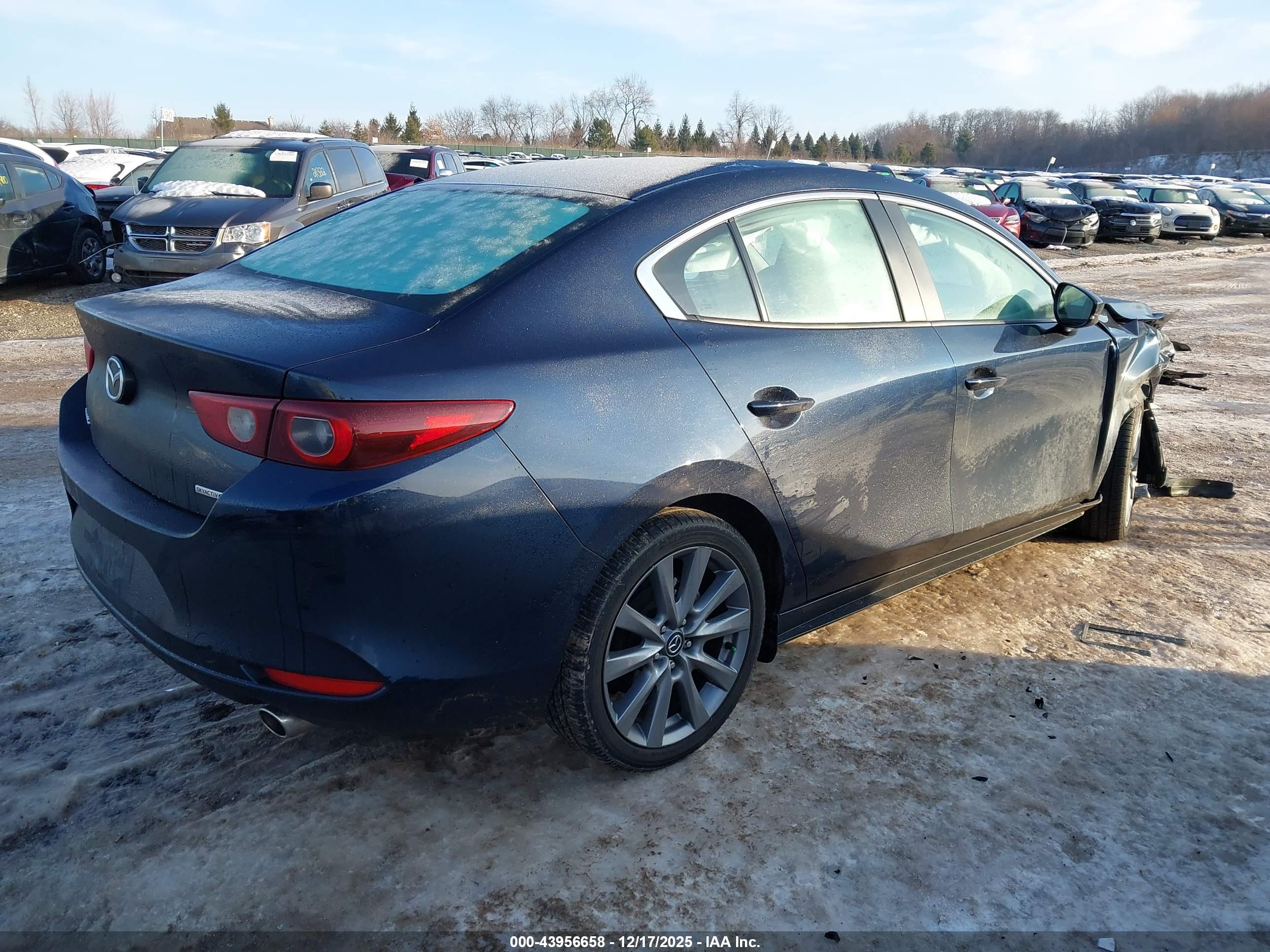 MAZDA MAZDA3 image 4