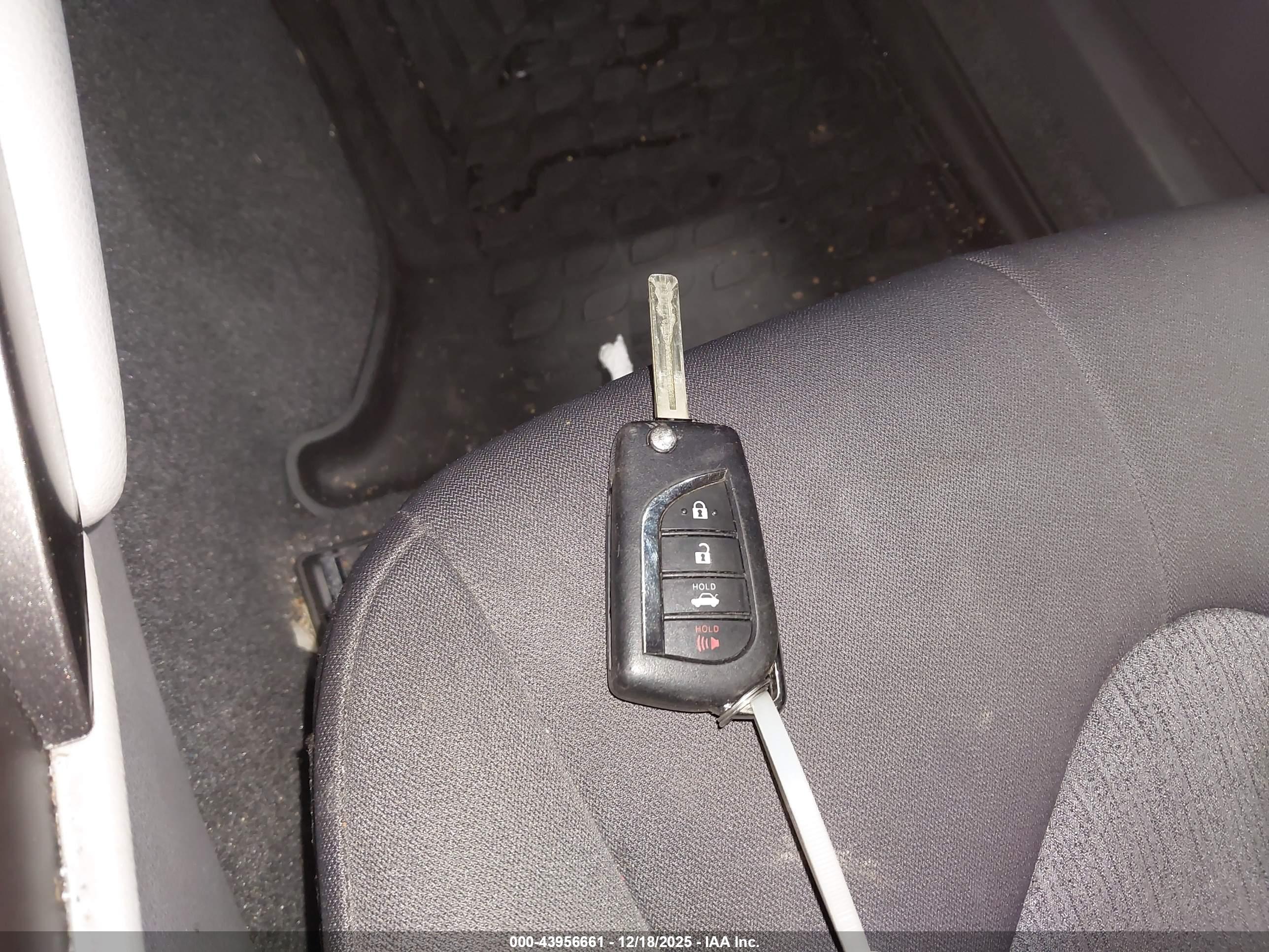 TOYOTA CAMRY image 11