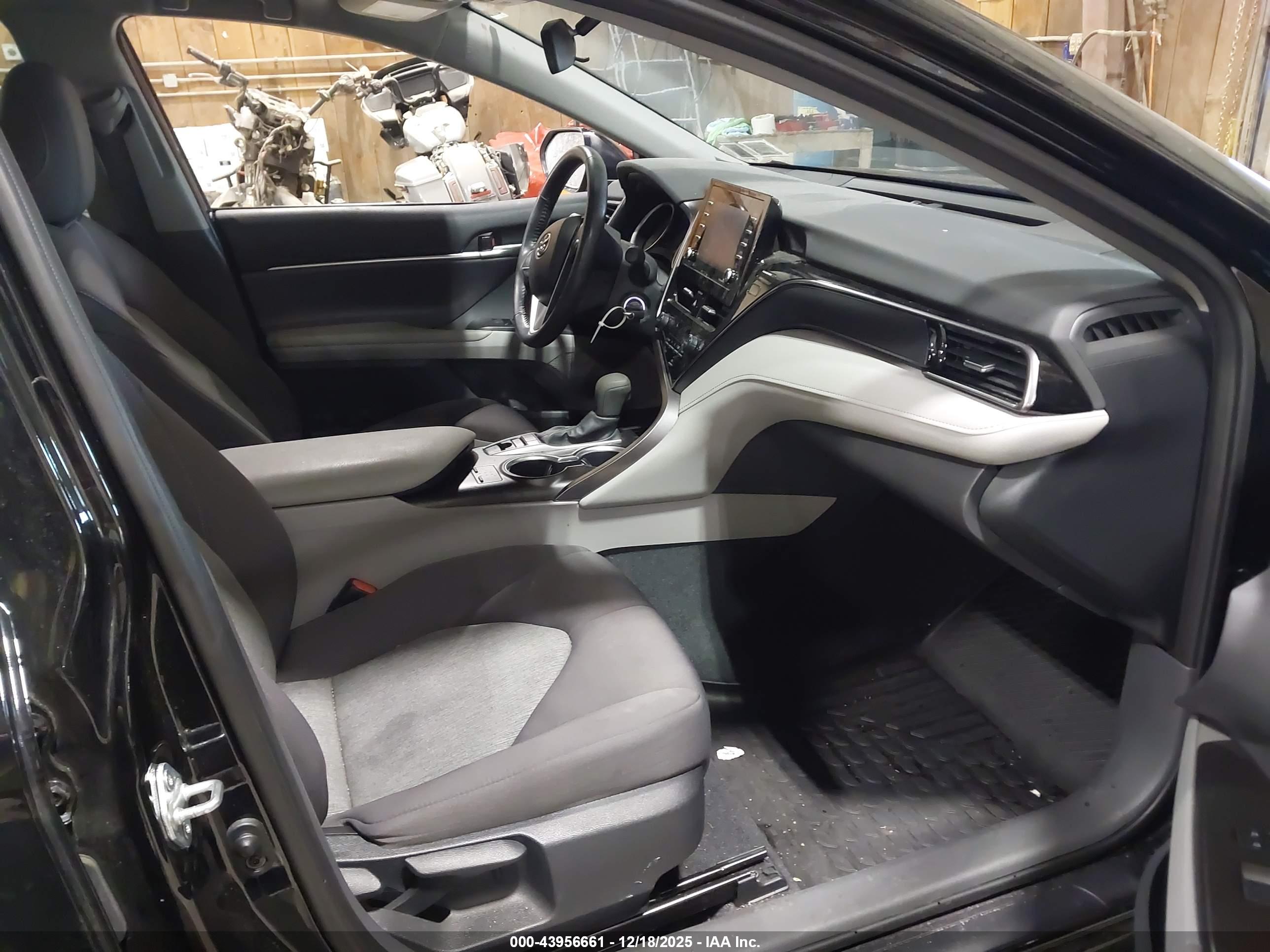 TOYOTA CAMRY image 5