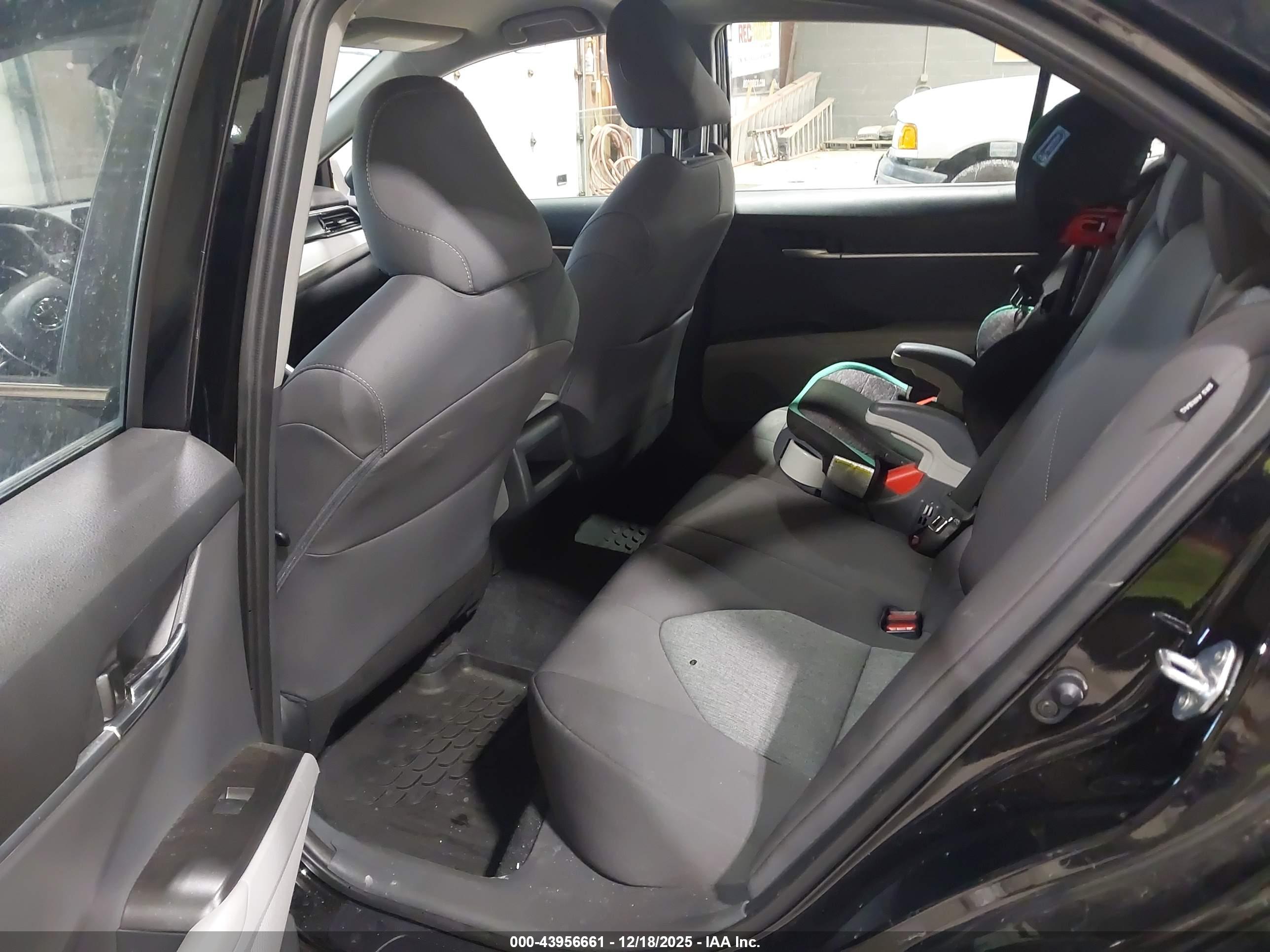 TOYOTA CAMRY image 8