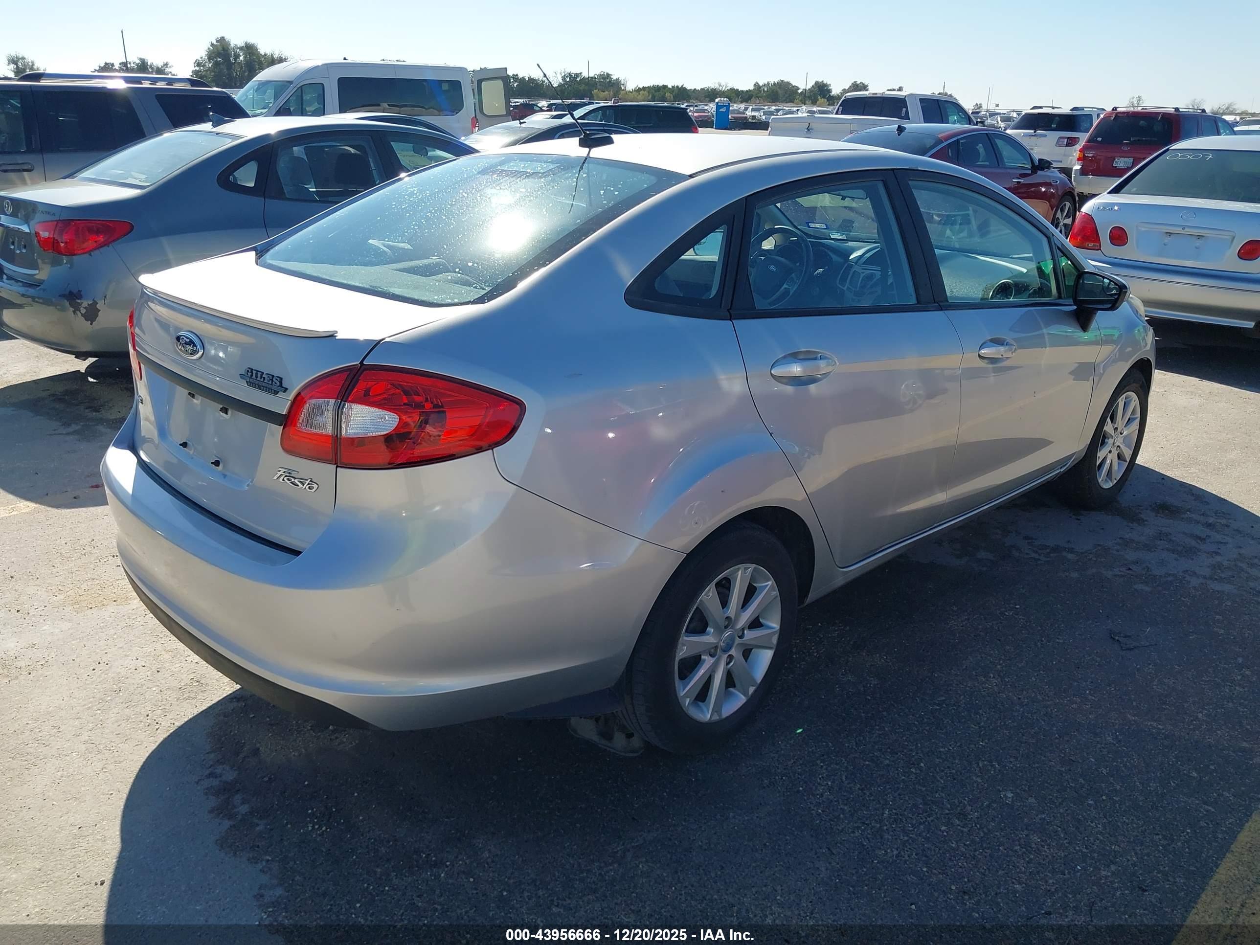 FORD FIESTA image 4