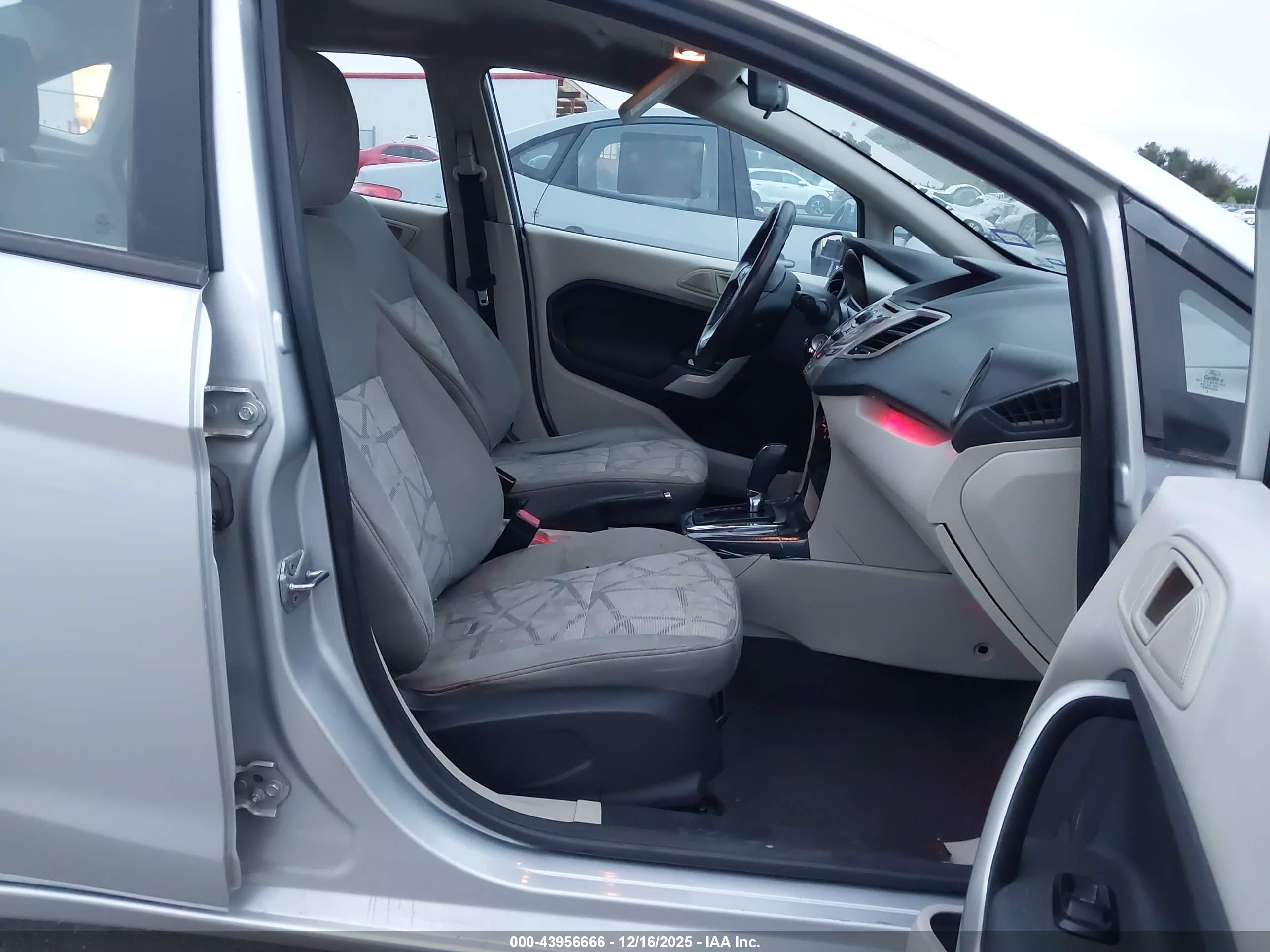 FORD FIESTA image 5