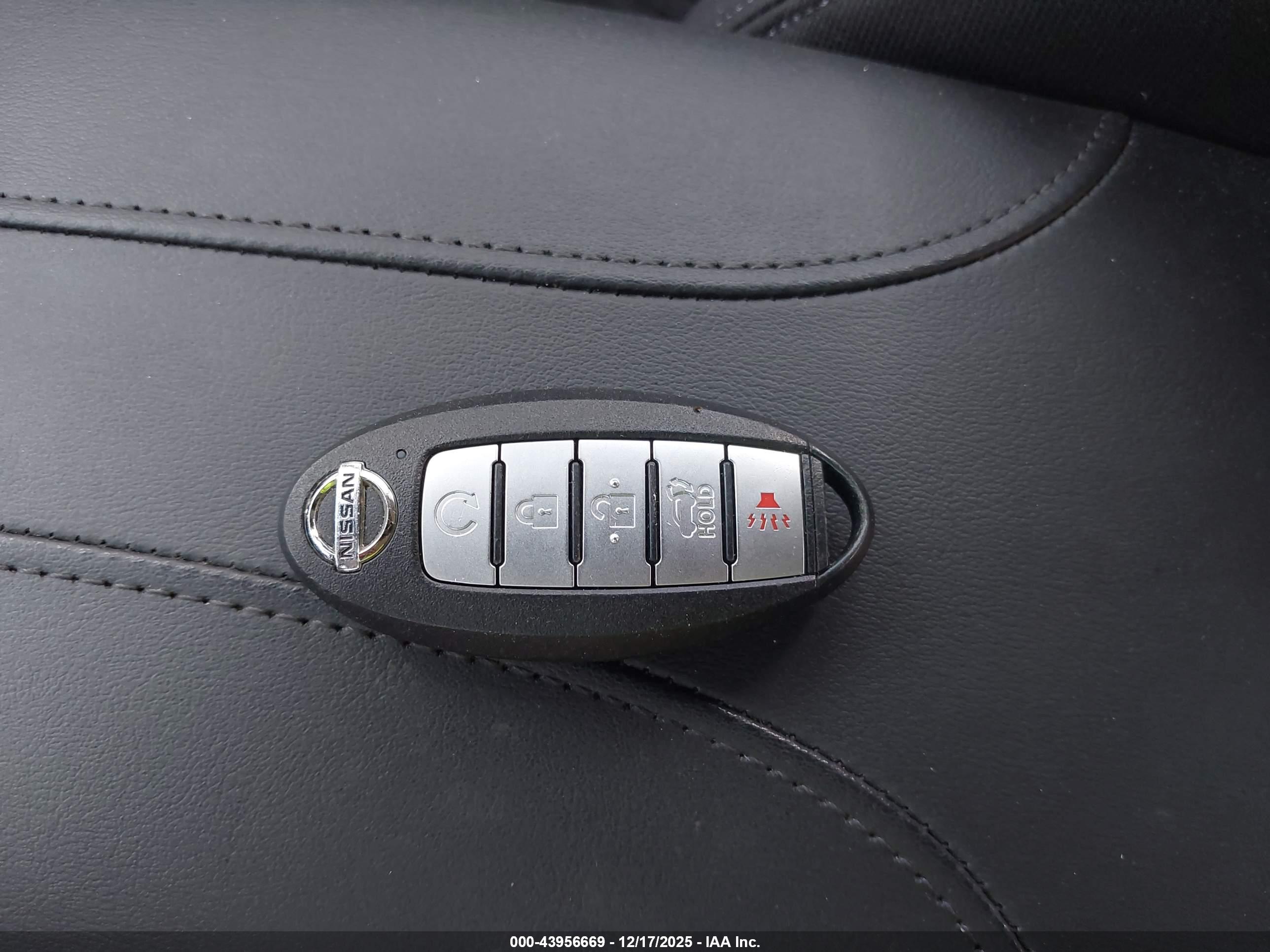 NISSAN ROGUE image 11