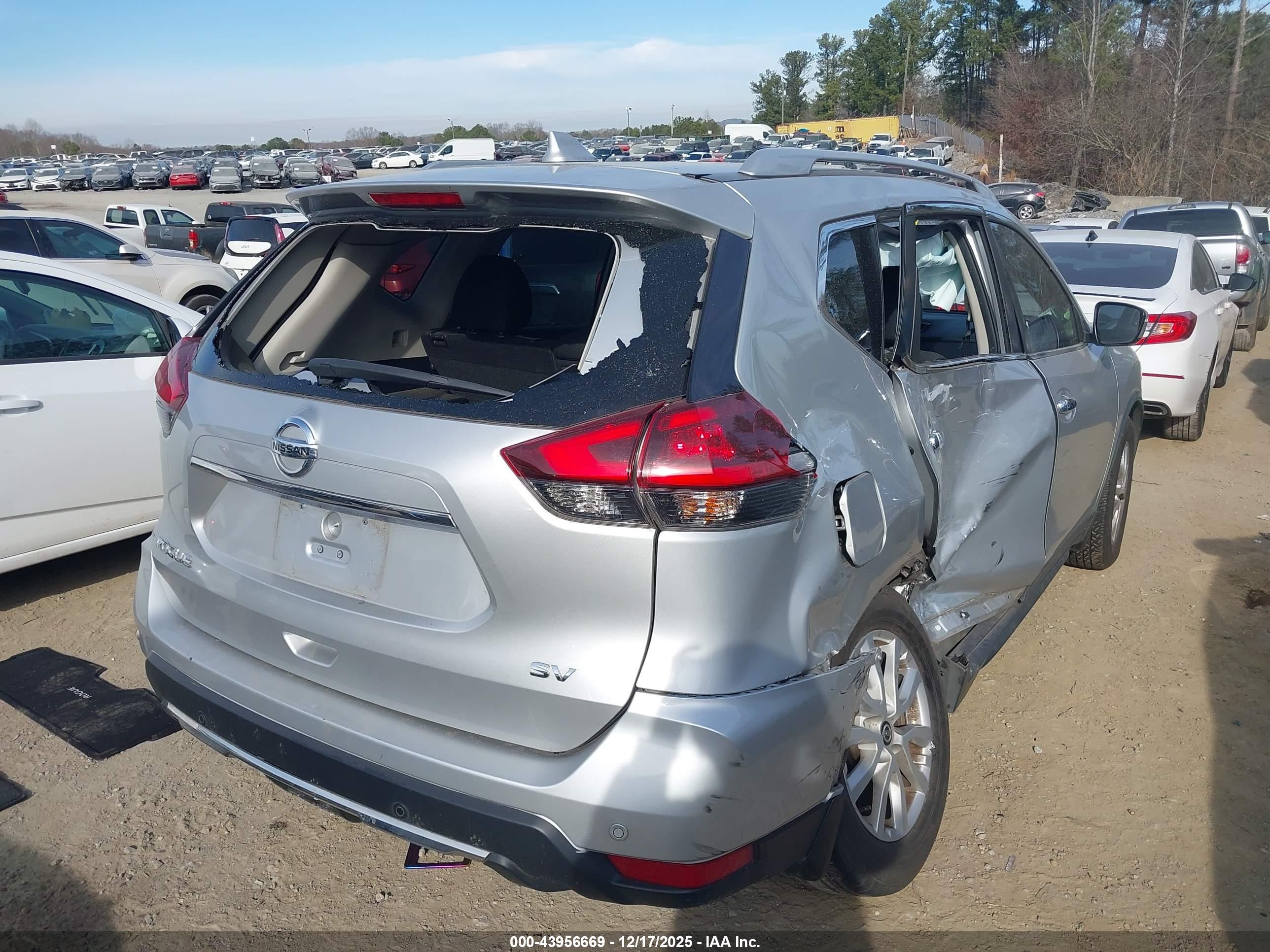 NISSAN ROGUE image 4