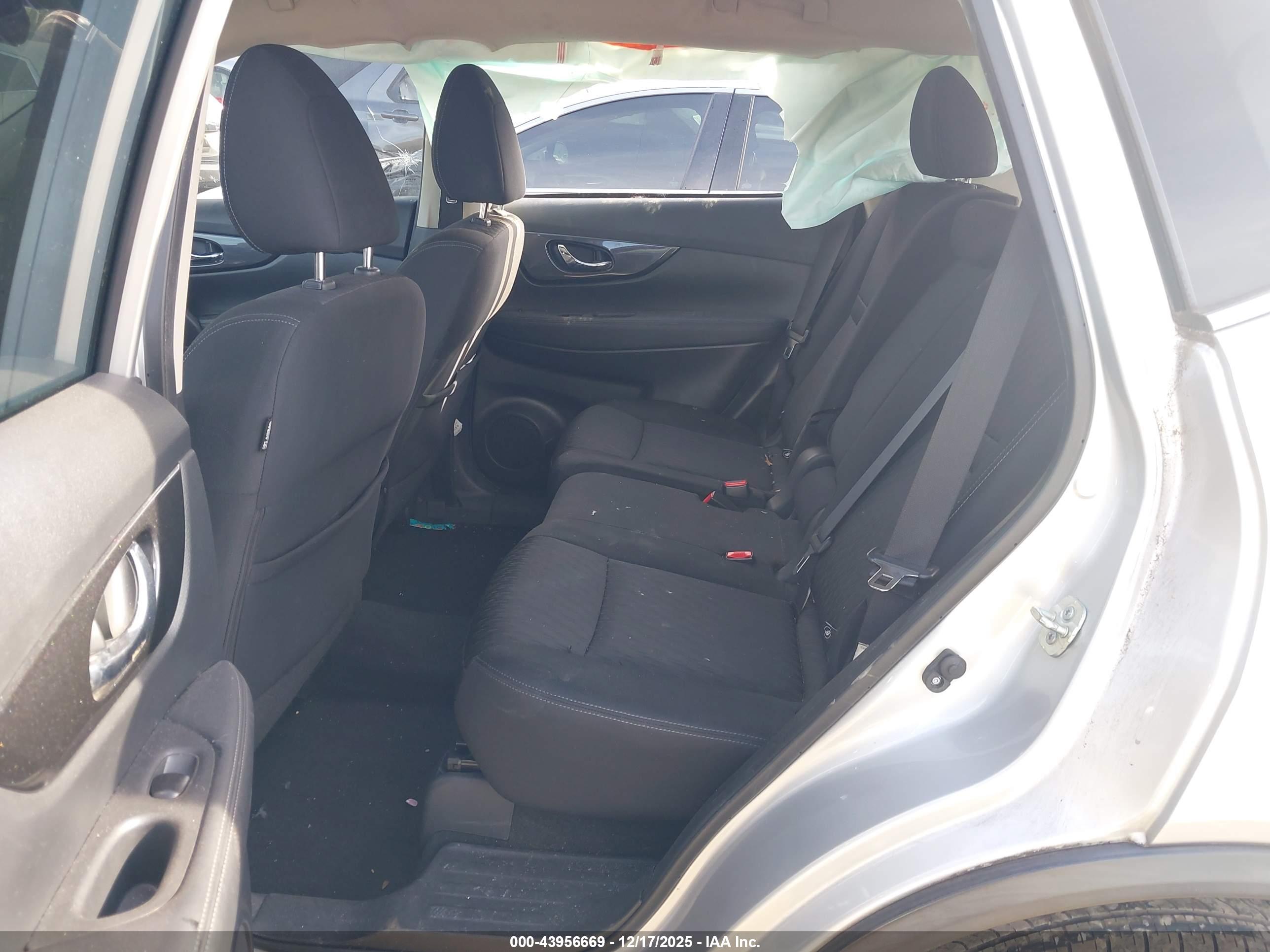 NISSAN ROGUE image 8