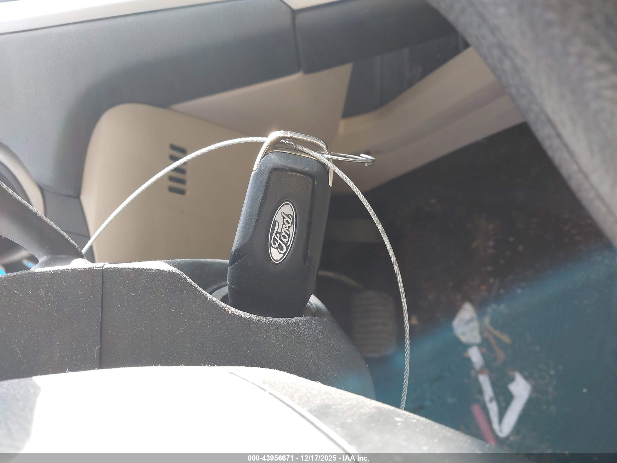FORD FUSION image 11