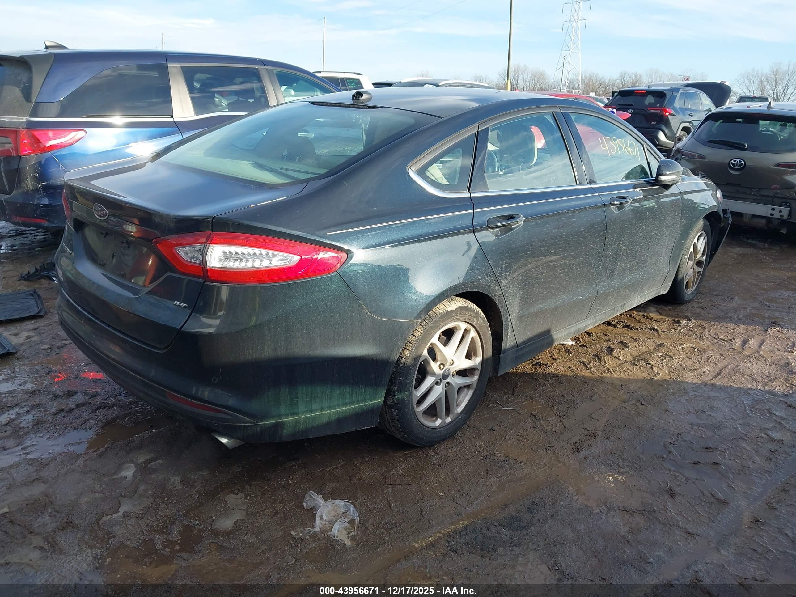 FORD FUSION image 4