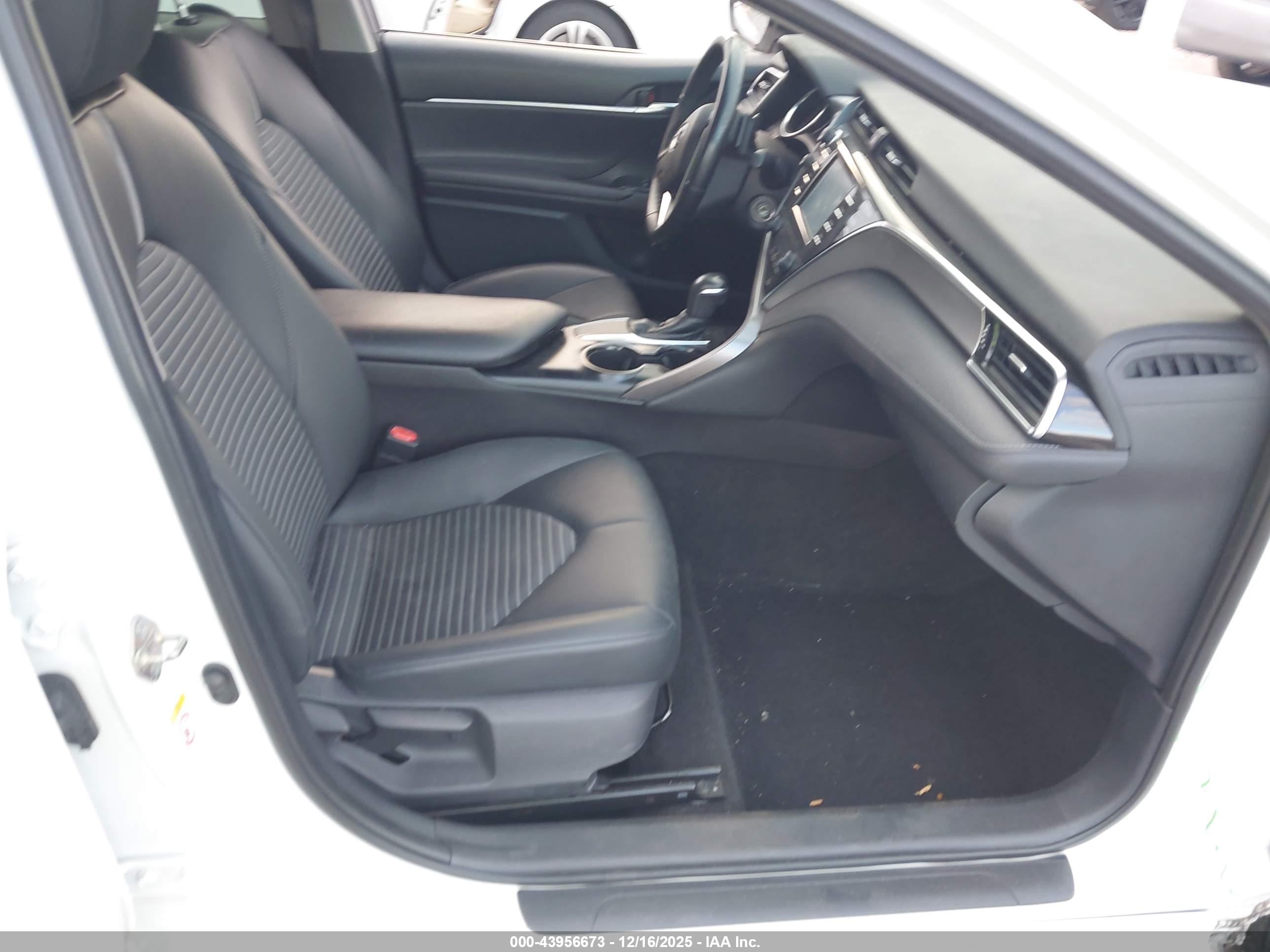 TOYOTA CAMRY image 5