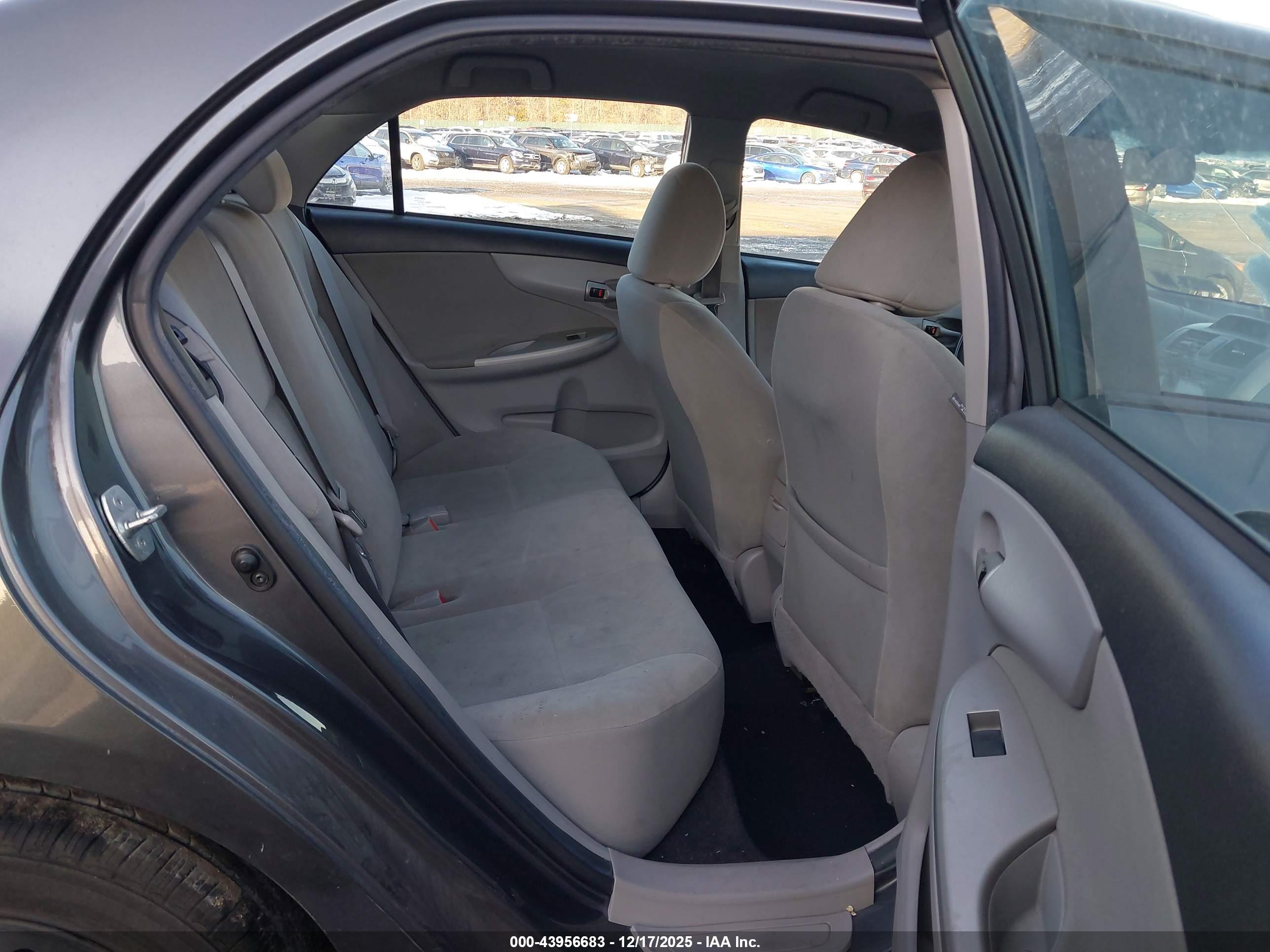 TOYOTA COROLLA image 8